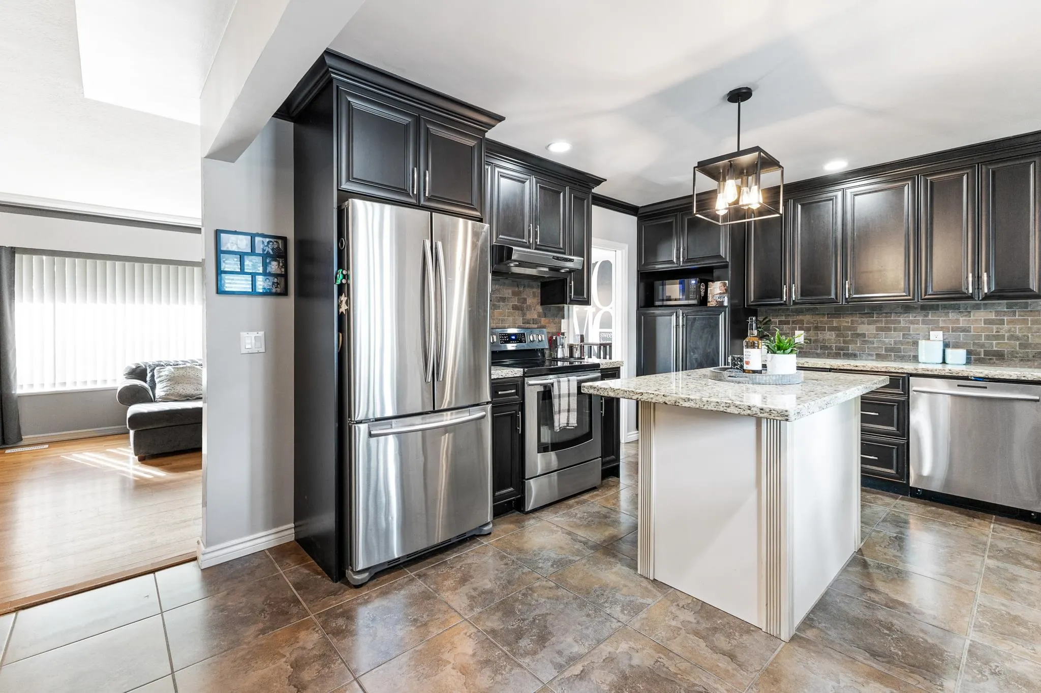 605 Laurentian Crescent