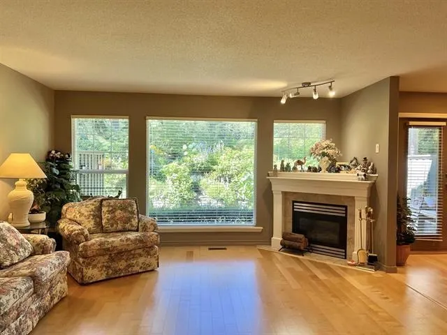 2 3300 Plateau Boulevard