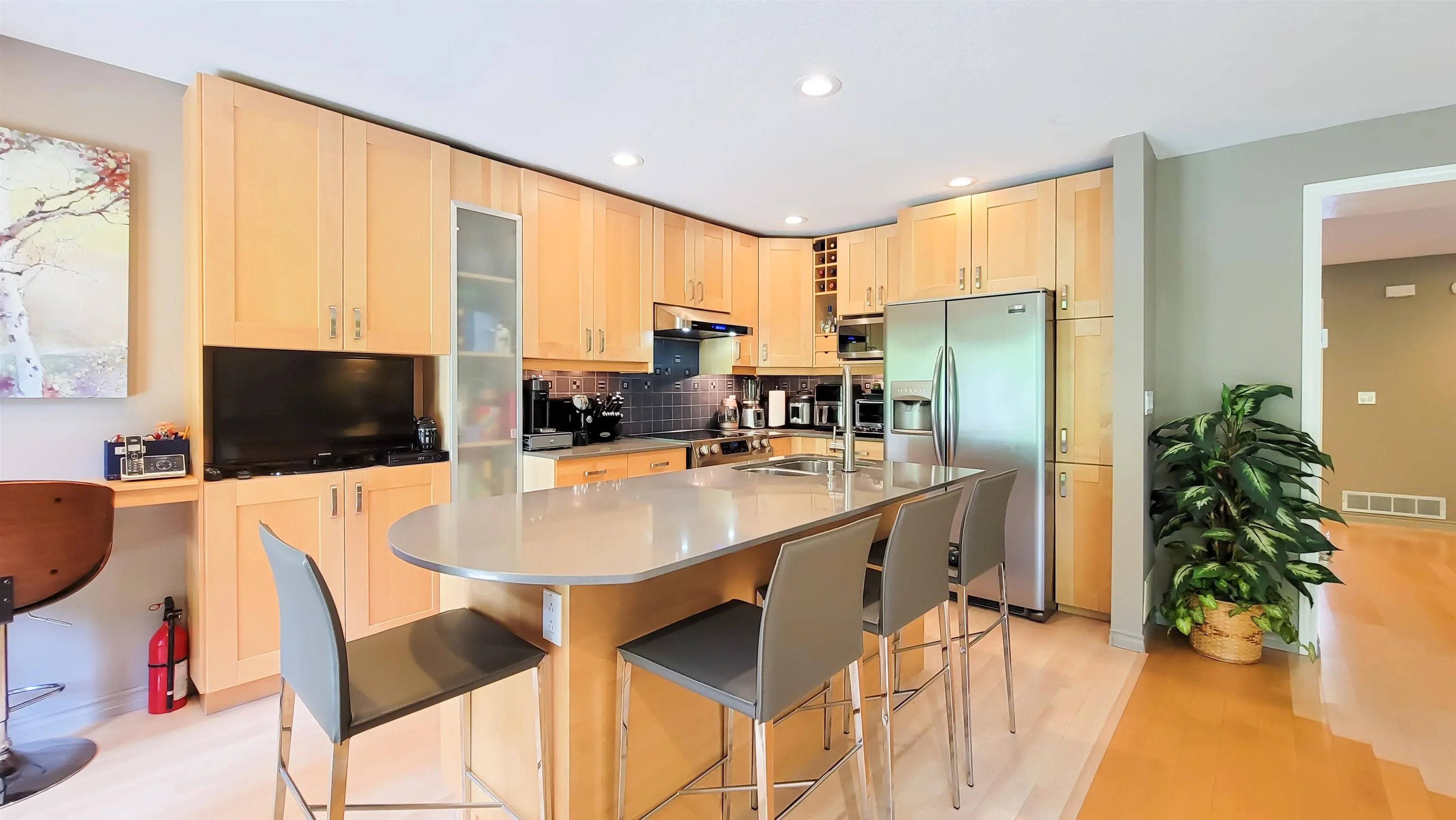 2 3300 Plateau Boulevard