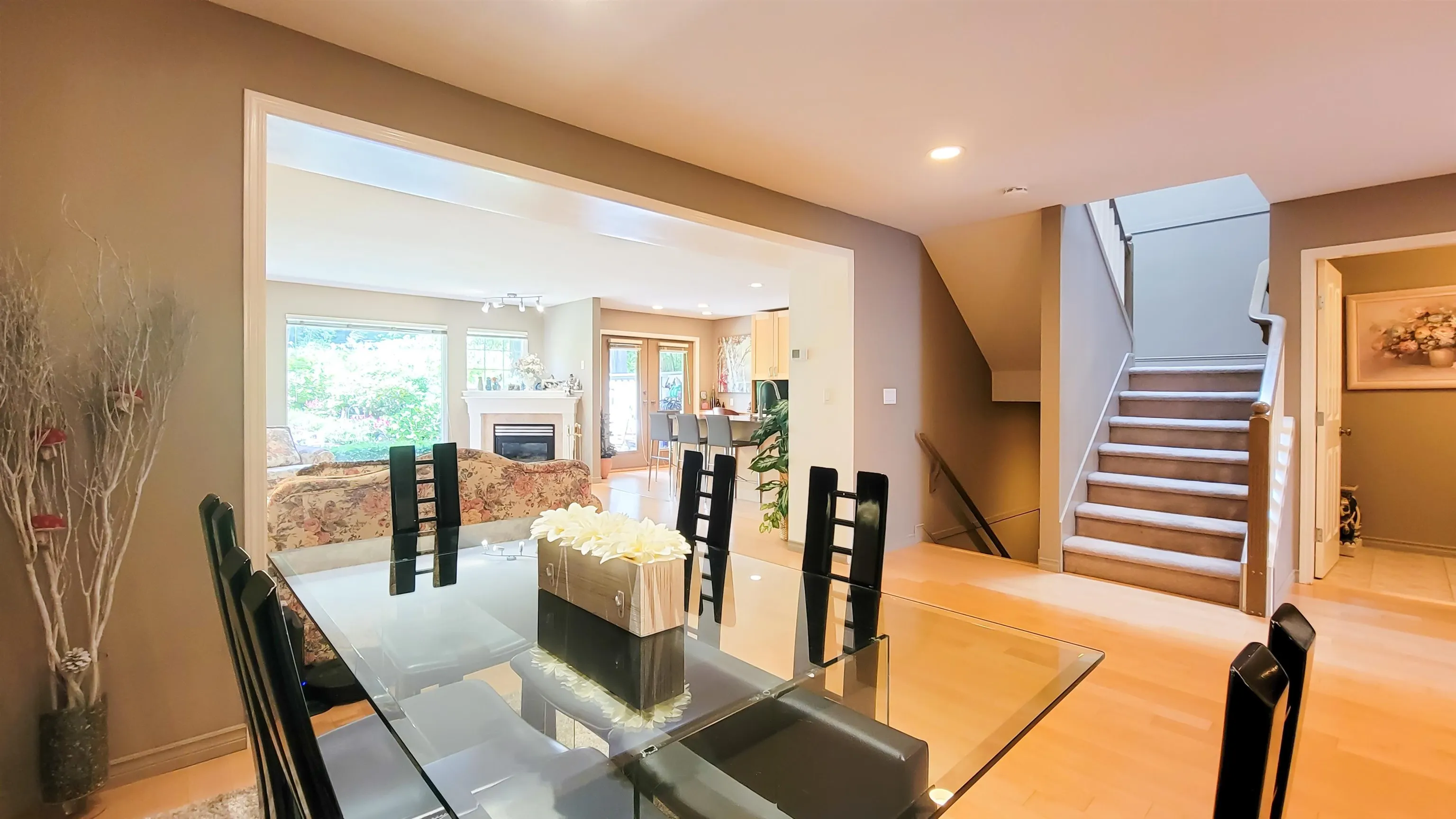 2 3300 Plateau Boulevard