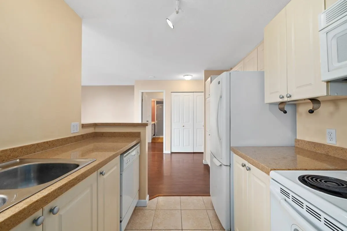1708 7077 Beresford Street