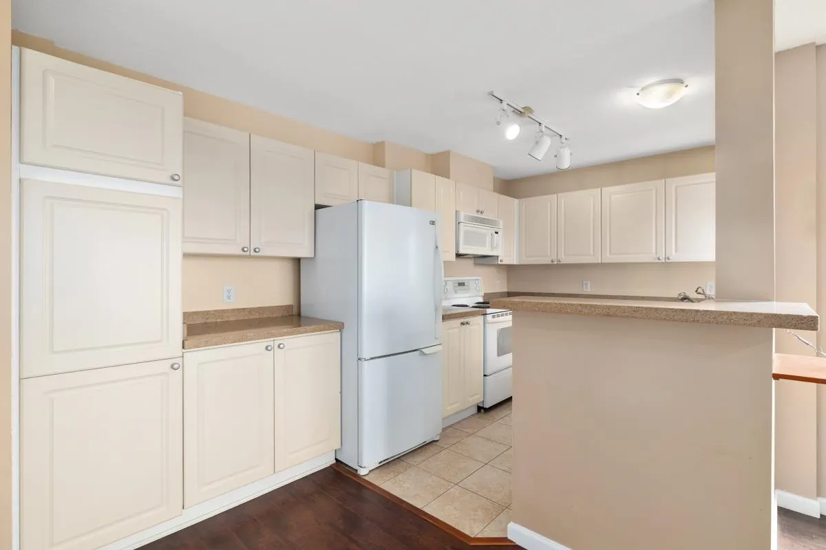 1708 7077 Beresford Street