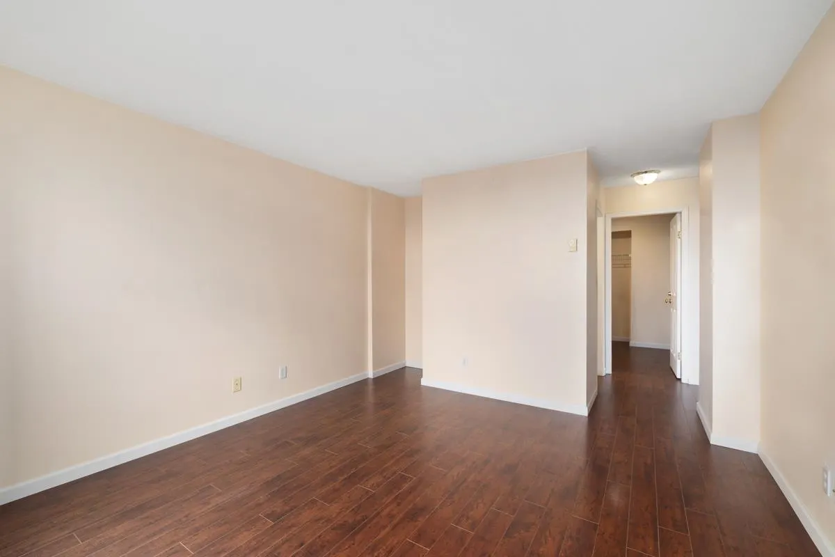 1708 7077 Beresford Street