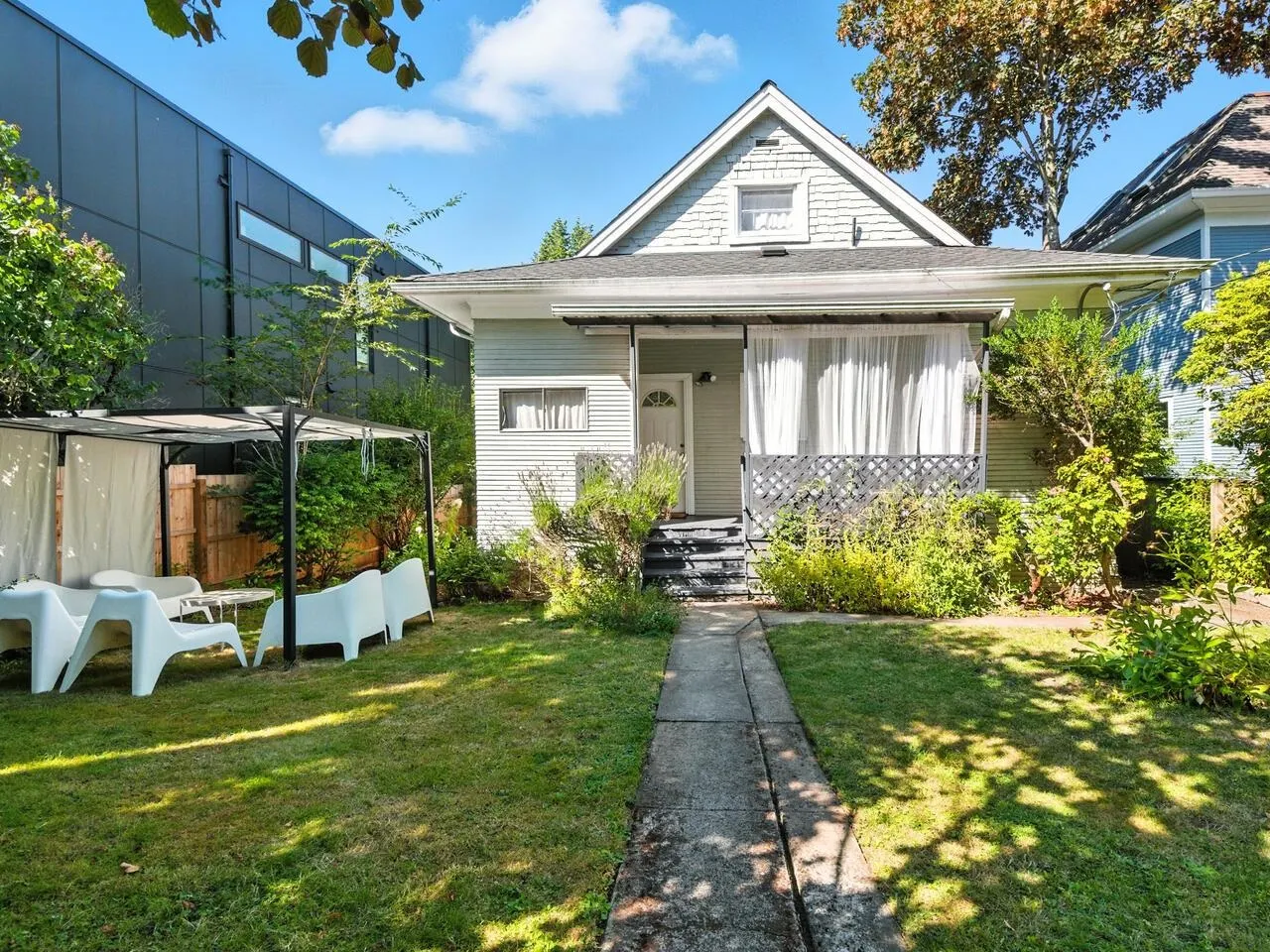 256 E 16th Avenue