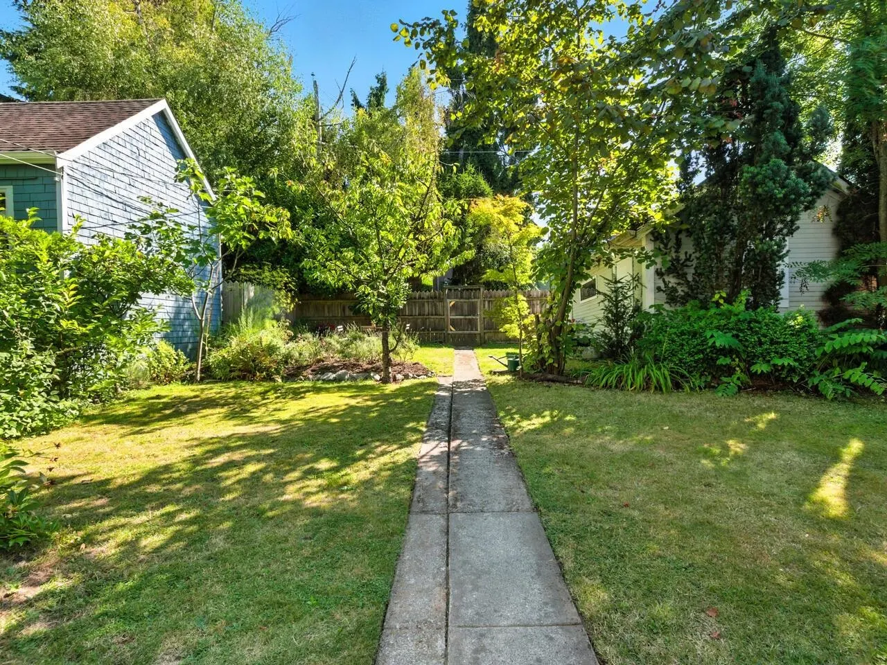 256 E 16th Avenue
