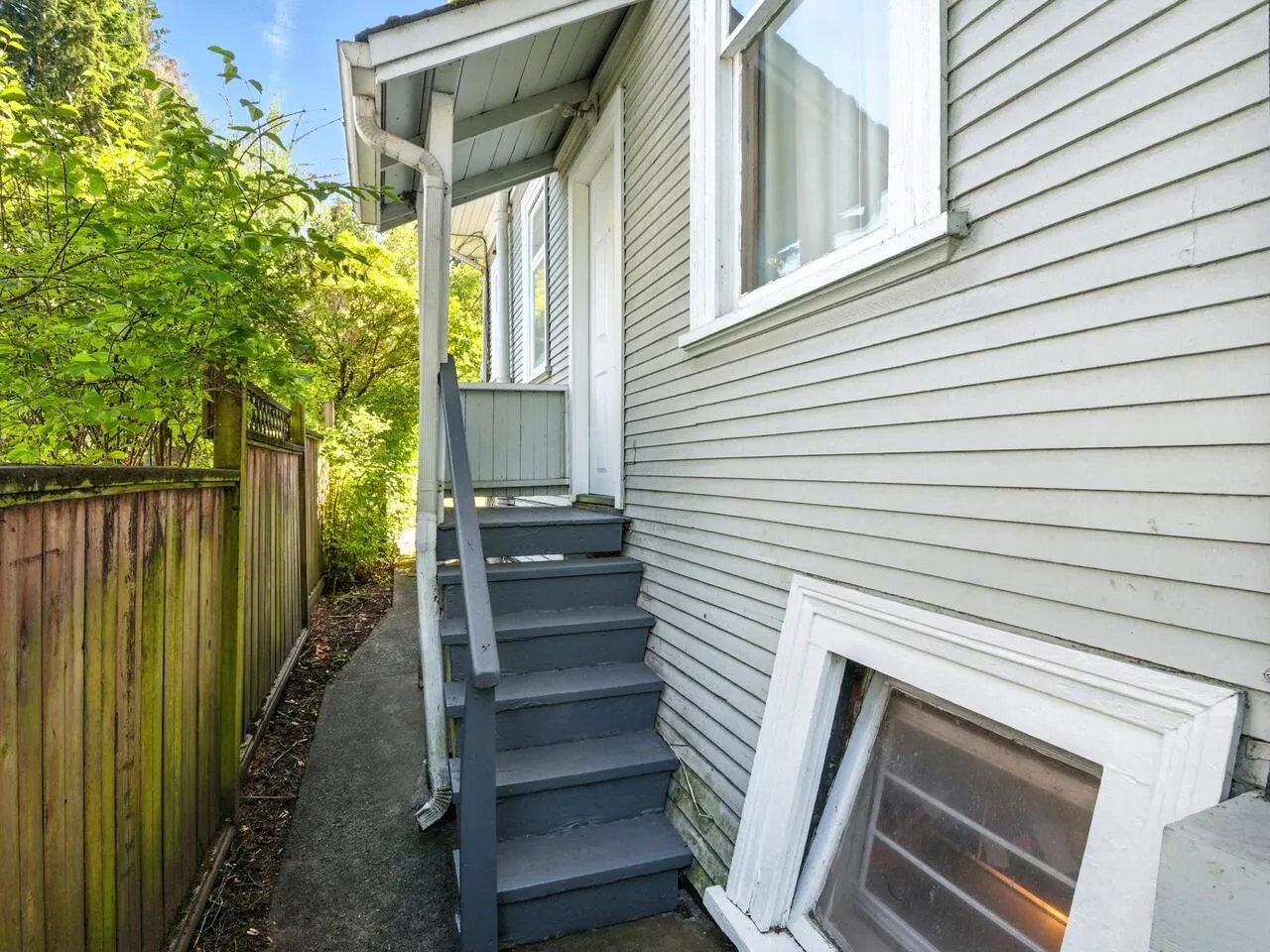 256 E 16th Avenue
