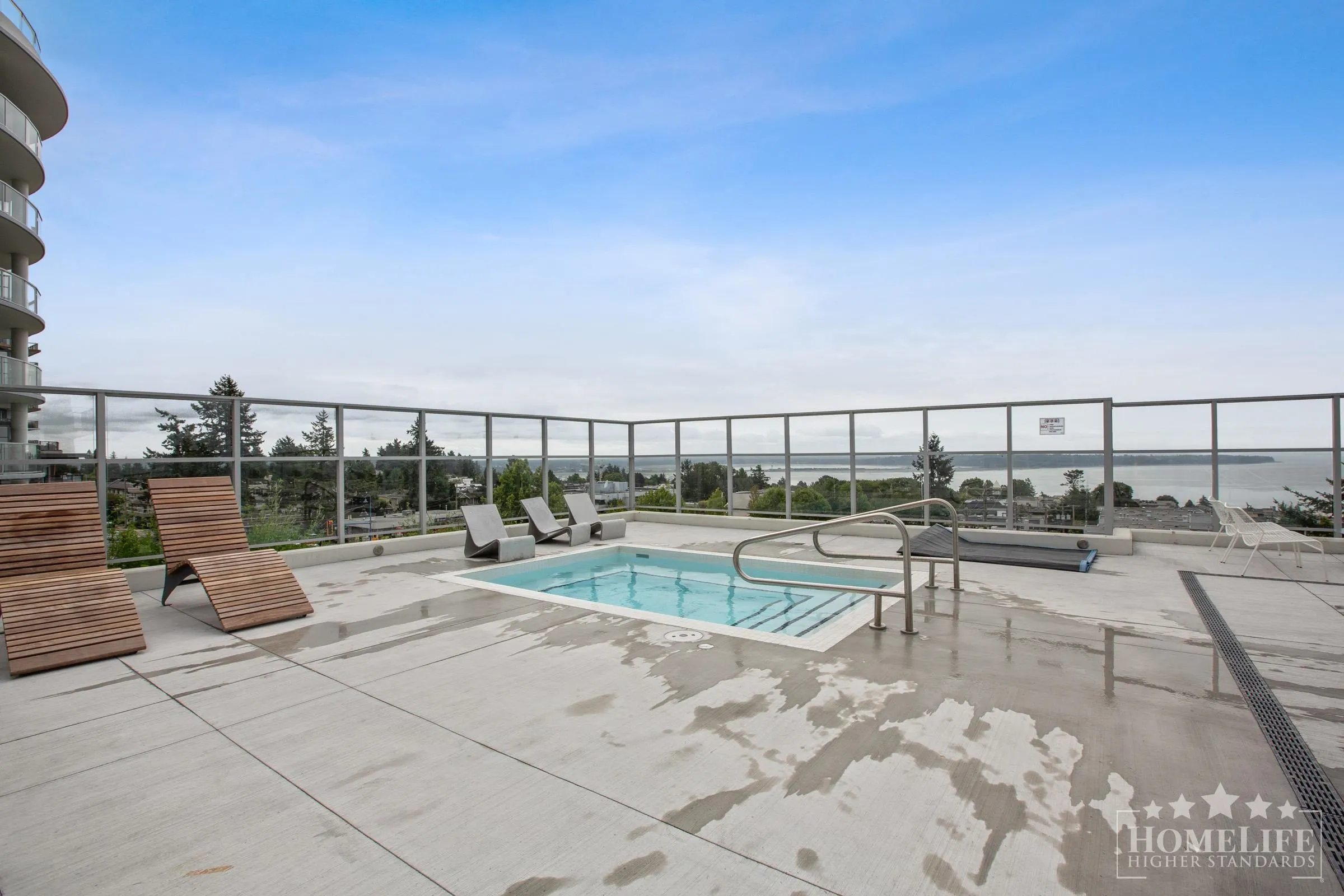 1301 15165 Thrift Avenue