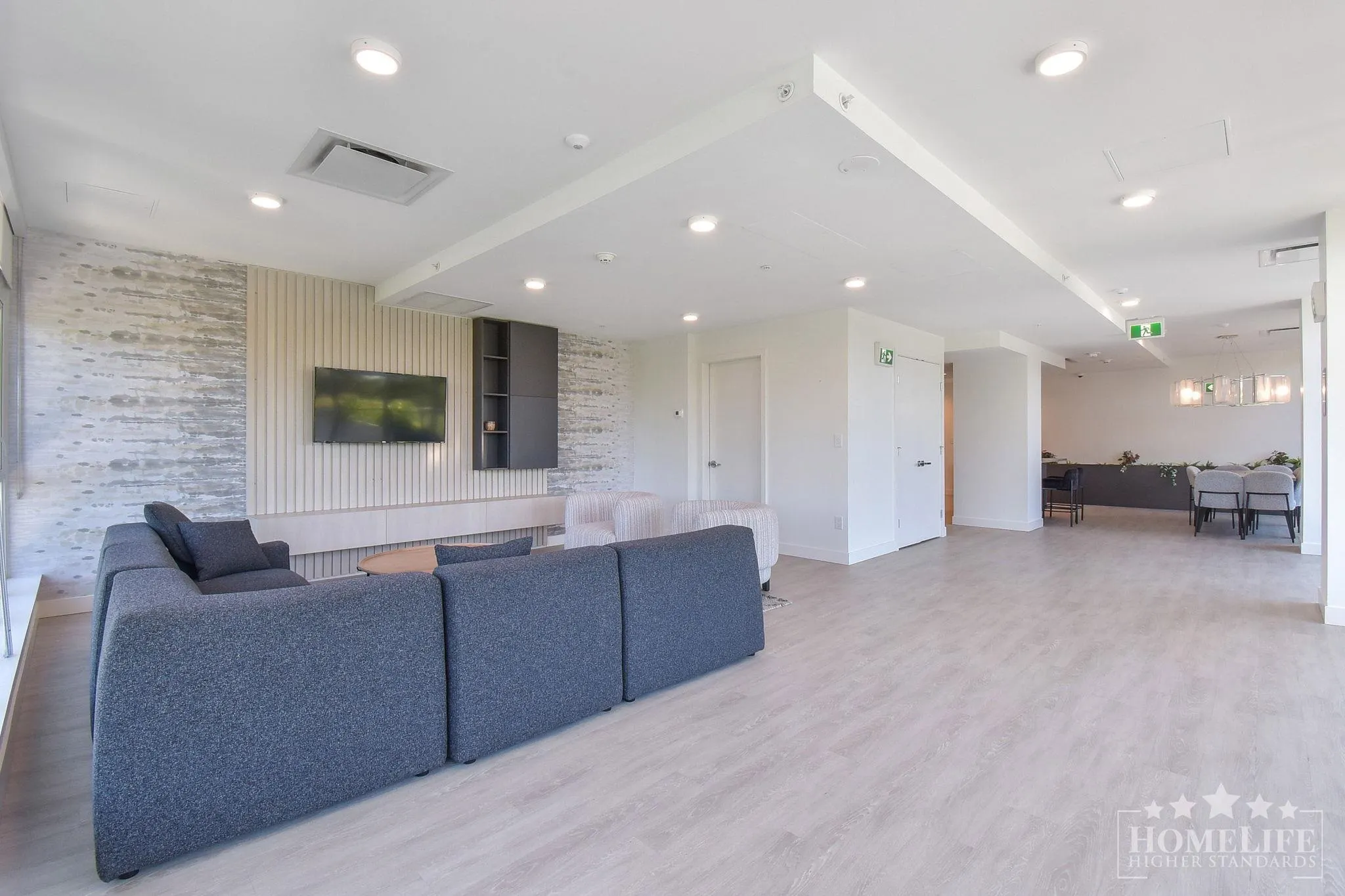 1605 9675 King George Boulevard