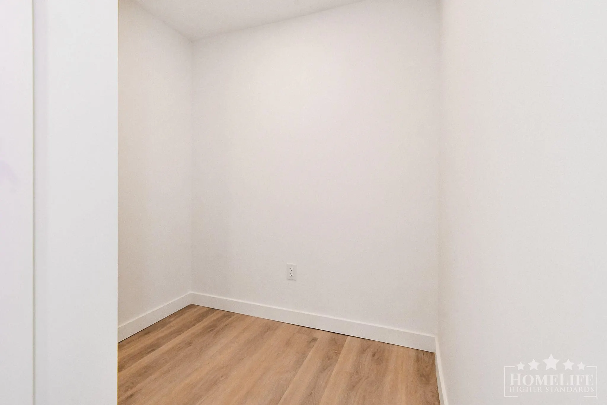 1605 9675 King George Boulevard