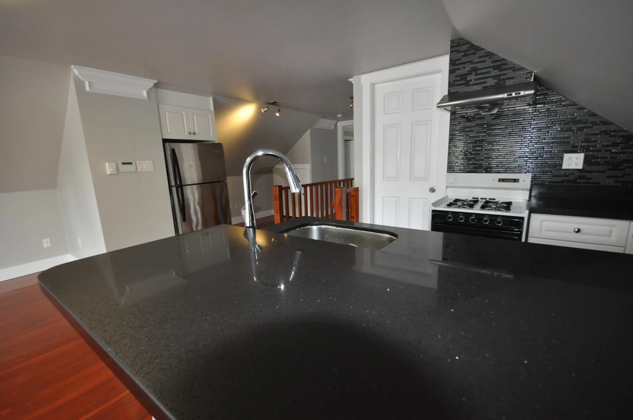 7505 Kingsway