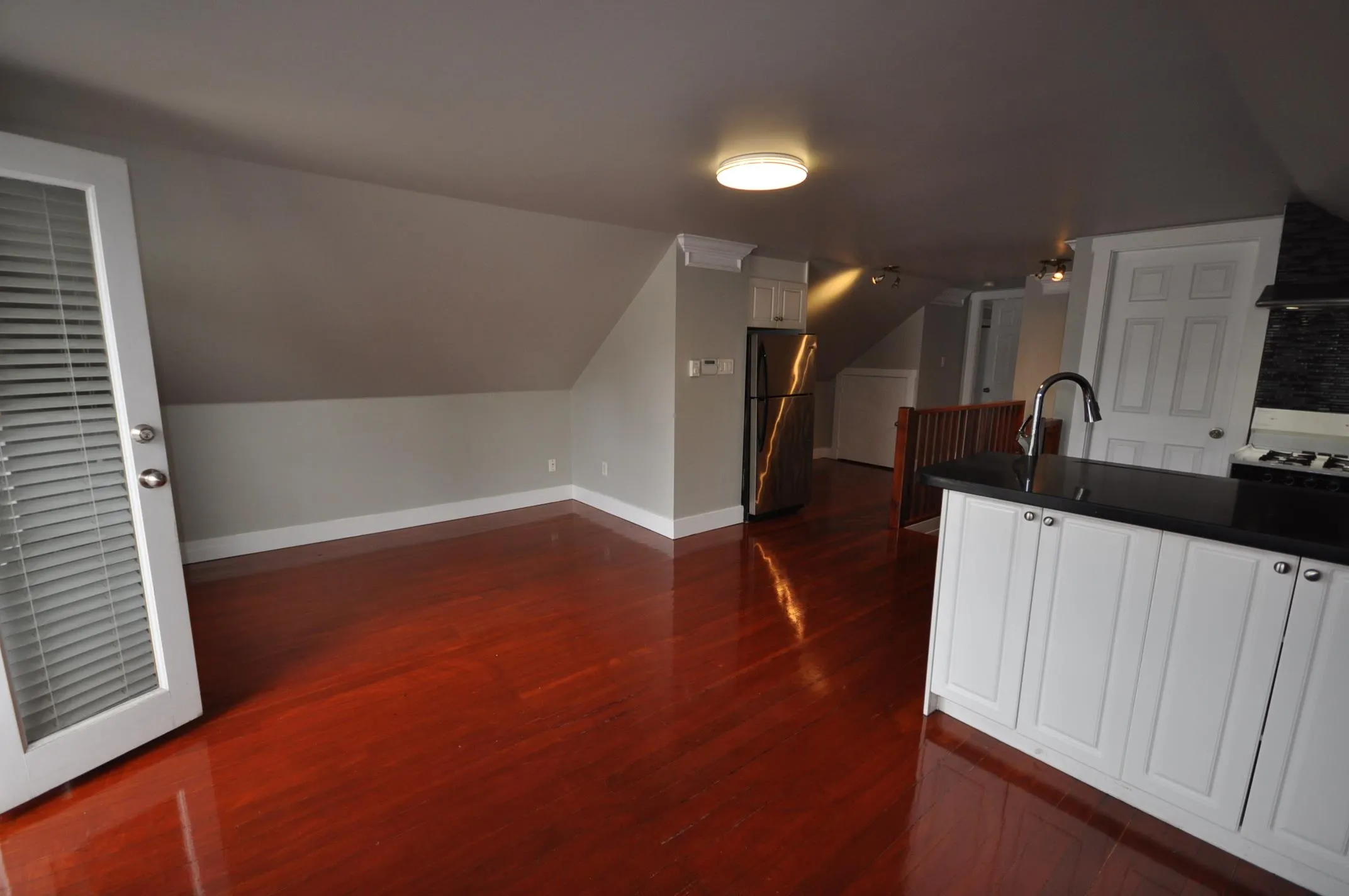 7505 Kingsway