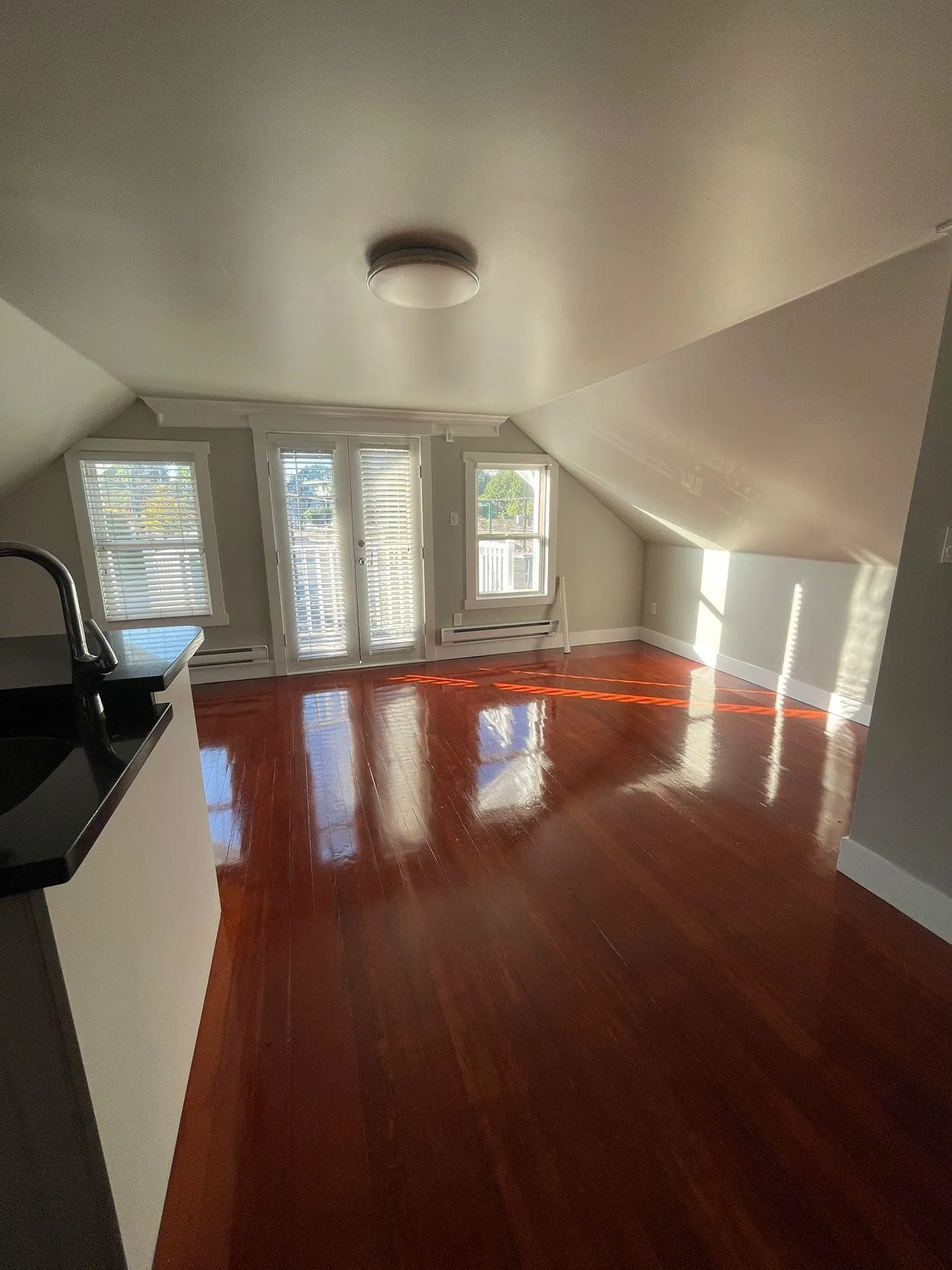 7505 Kingsway