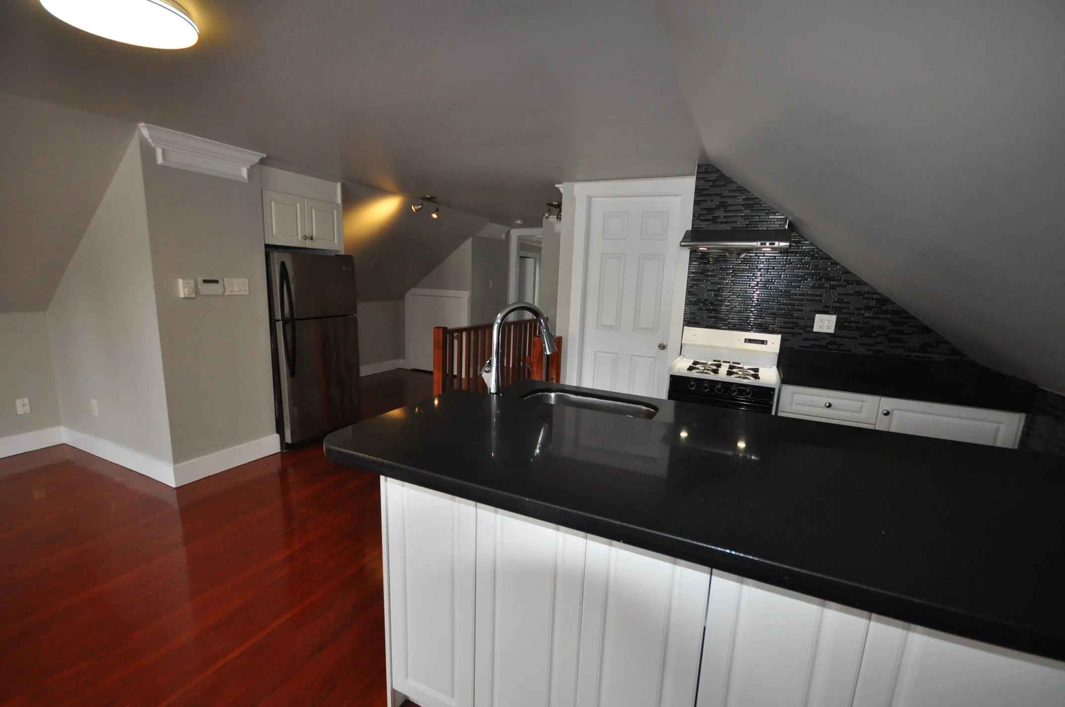 7505 Kingsway