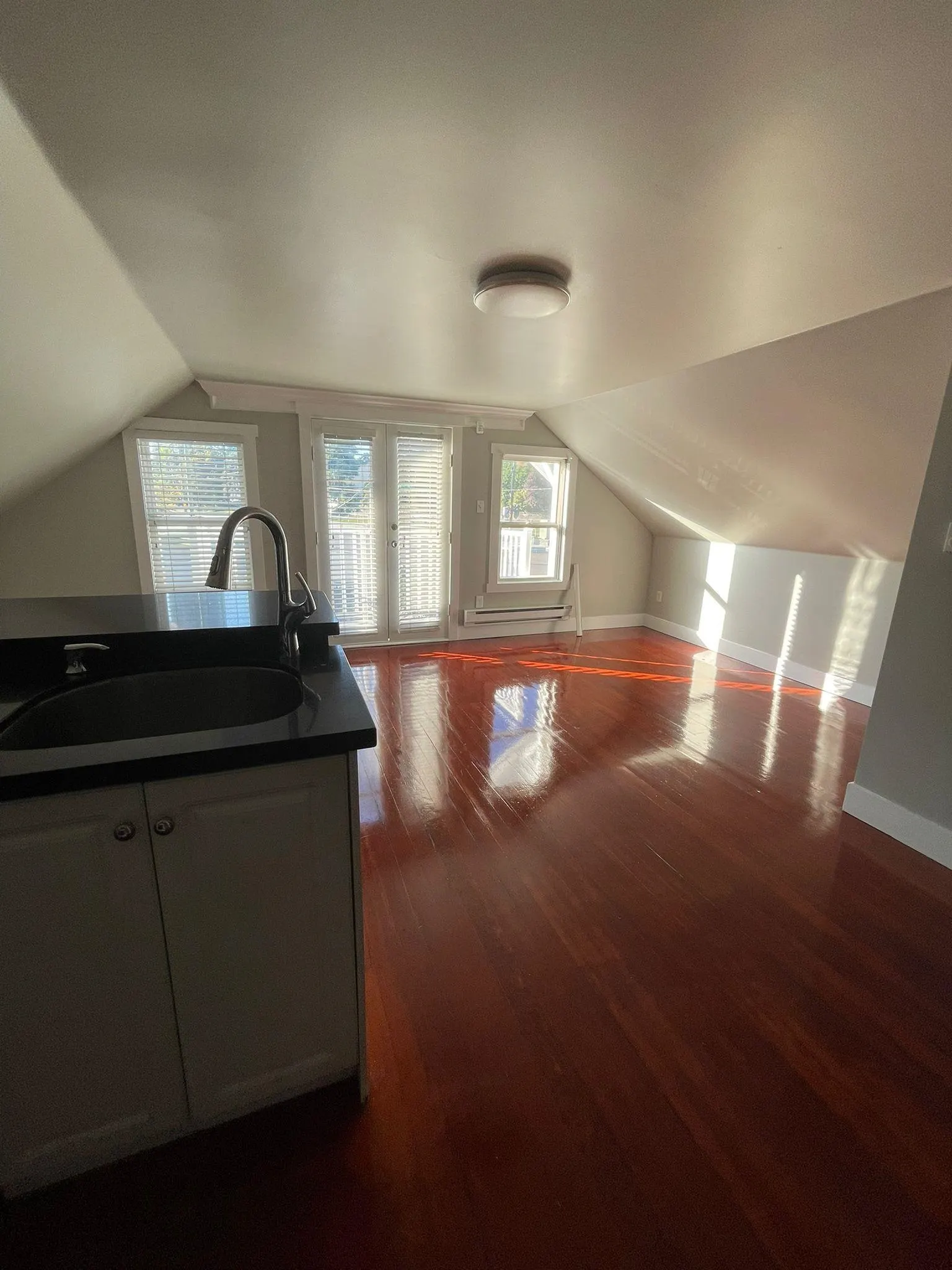 7505 Kingsway