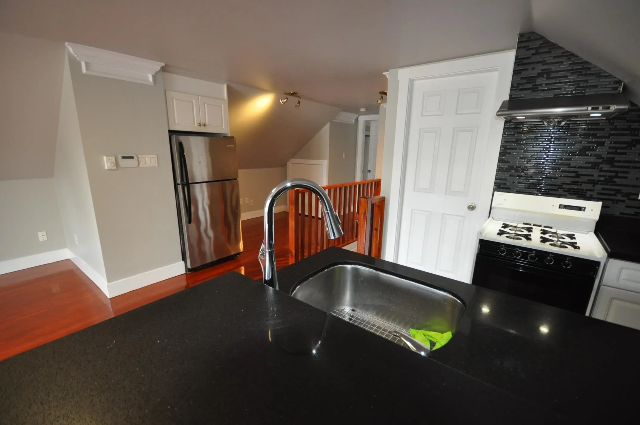 7505 Kingsway