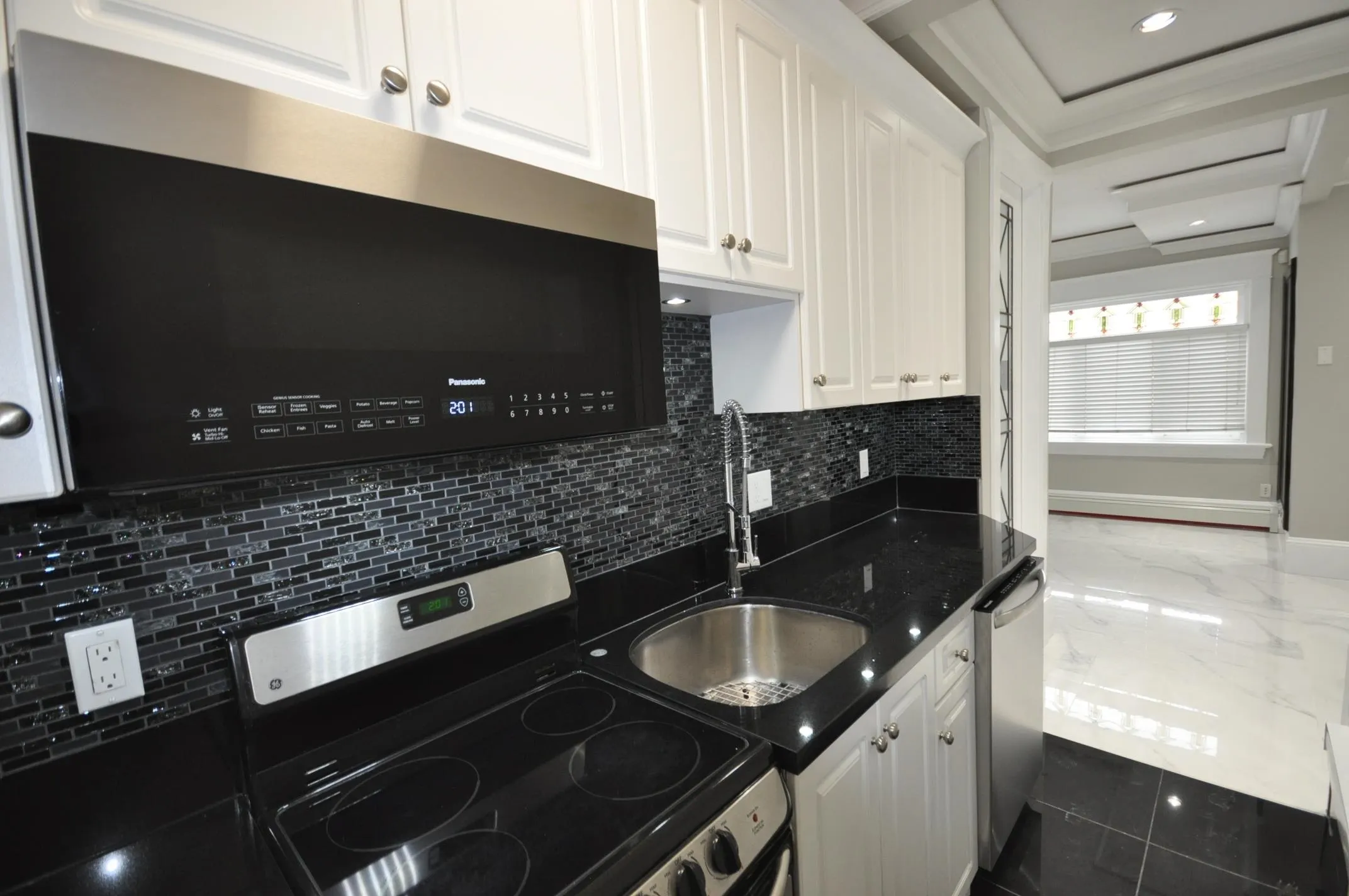 7505 Kingsway