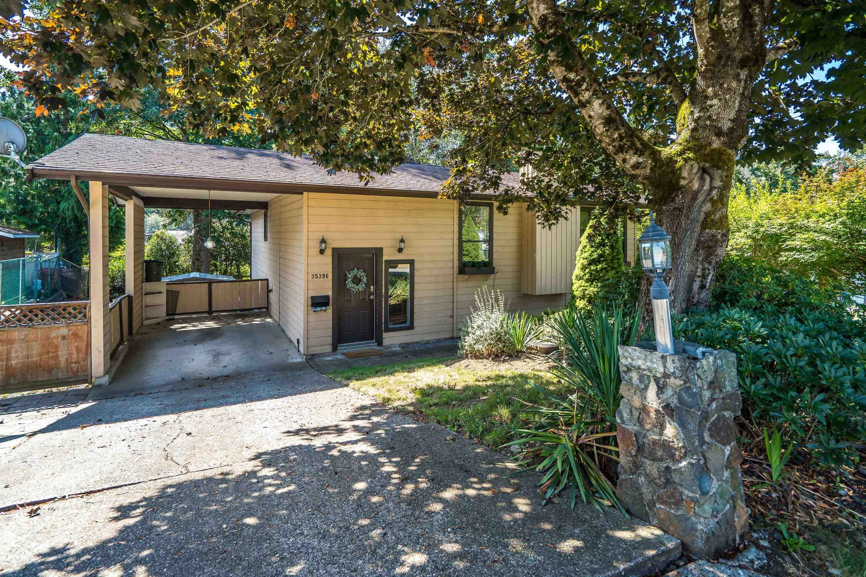 35396 Selkirk Avenue