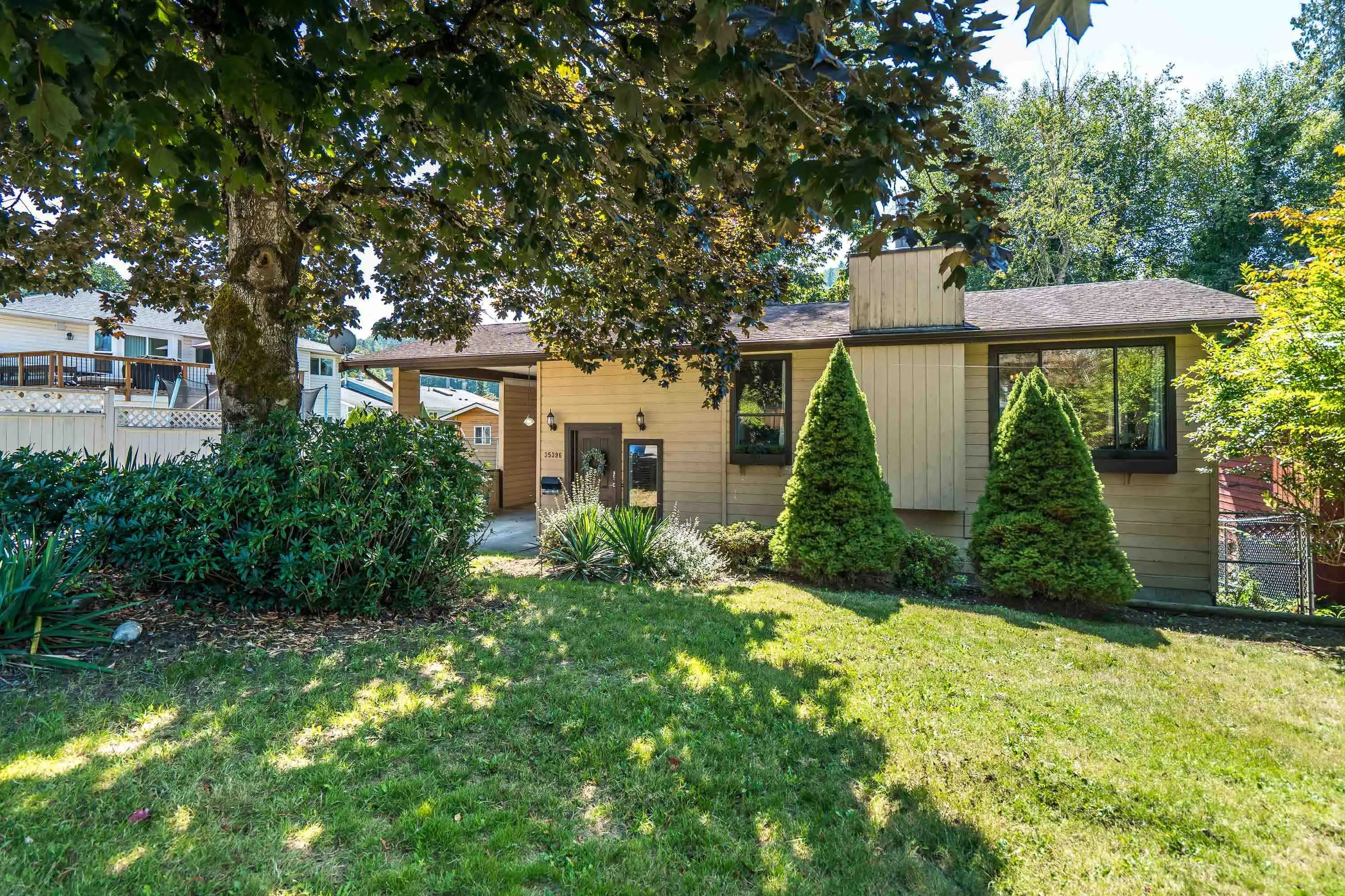 35396 Selkirk Avenue