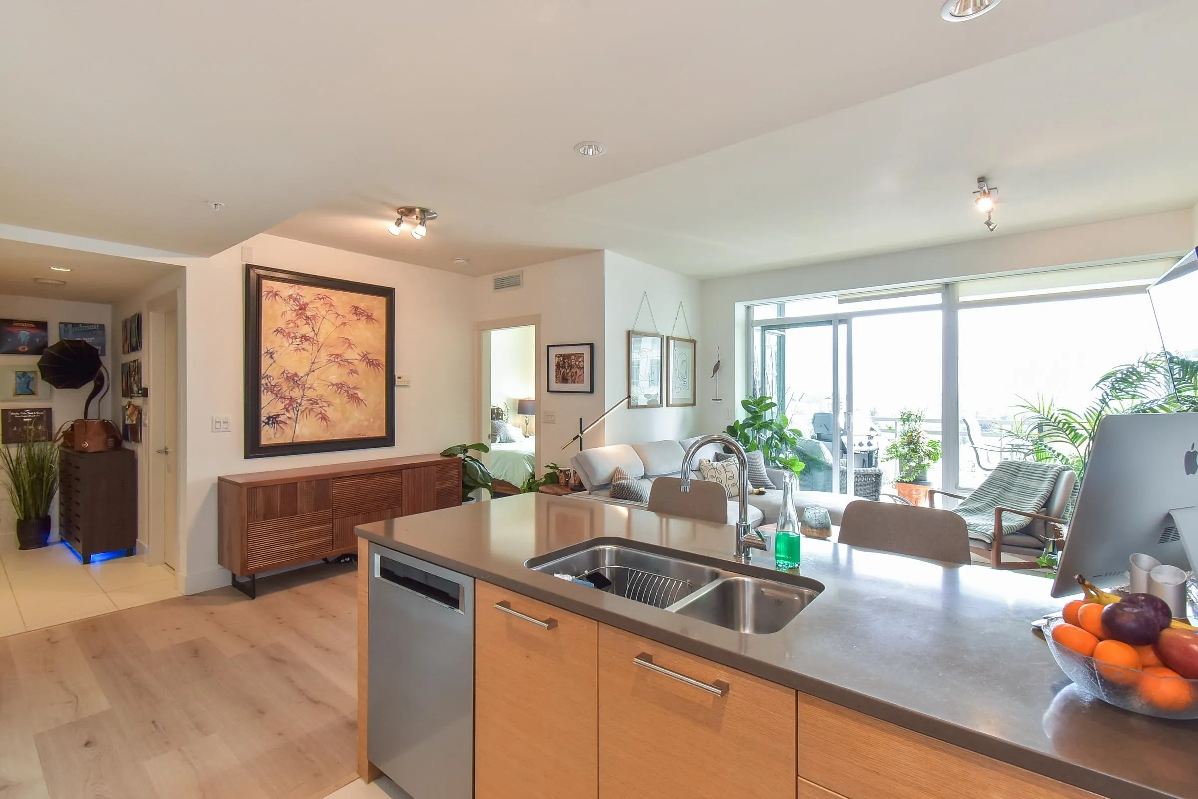1207 15152 Russell Avenue