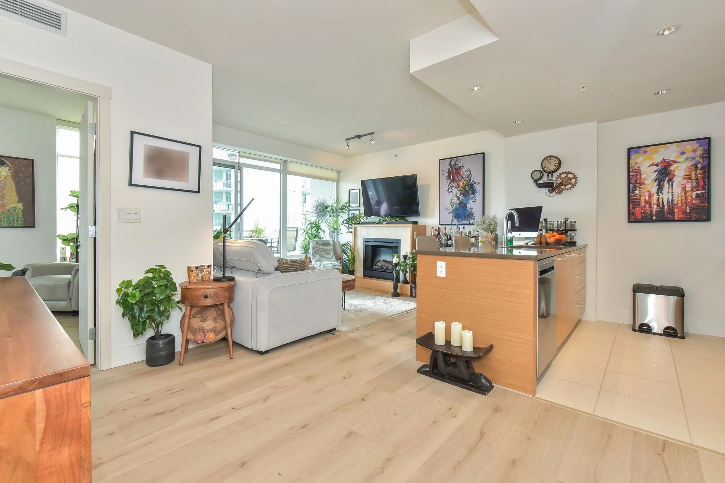 1207 15152 Russell Avenue