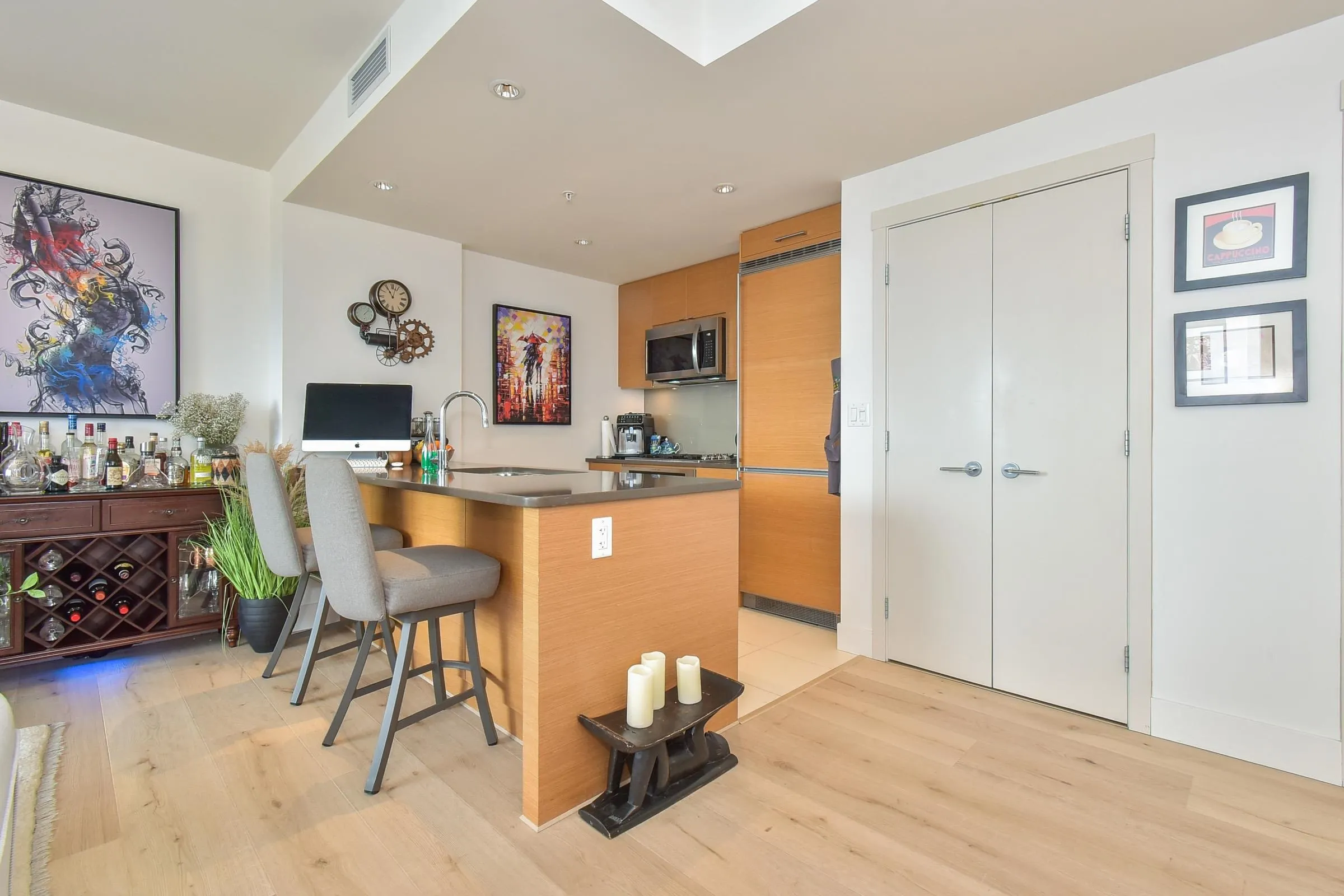 1207 15152 Russell Avenue