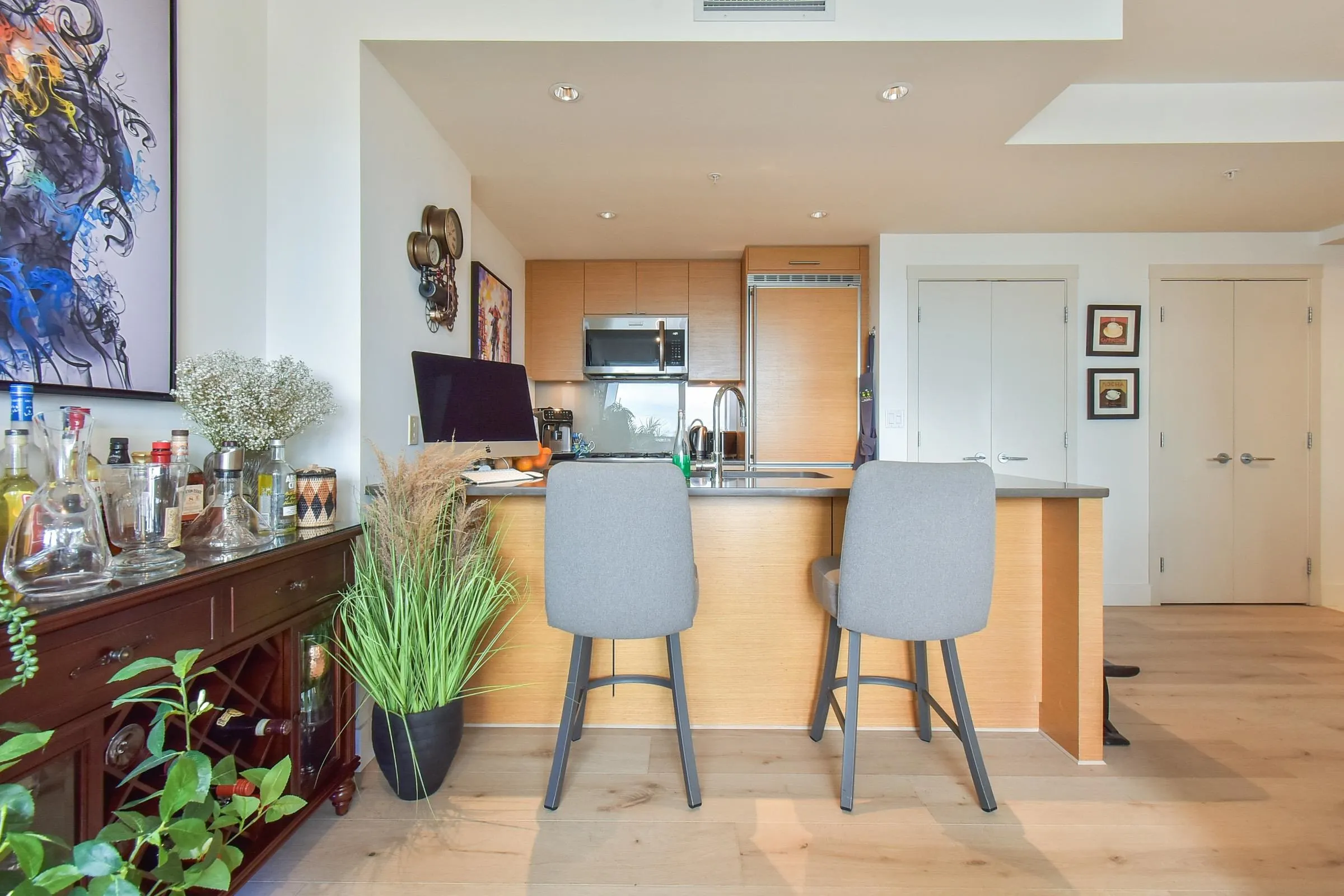 1207 15152 Russell Avenue