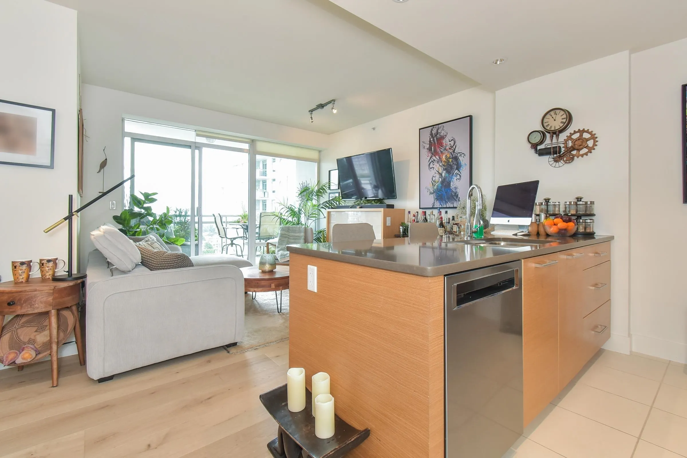 1207 15152 Russell Avenue