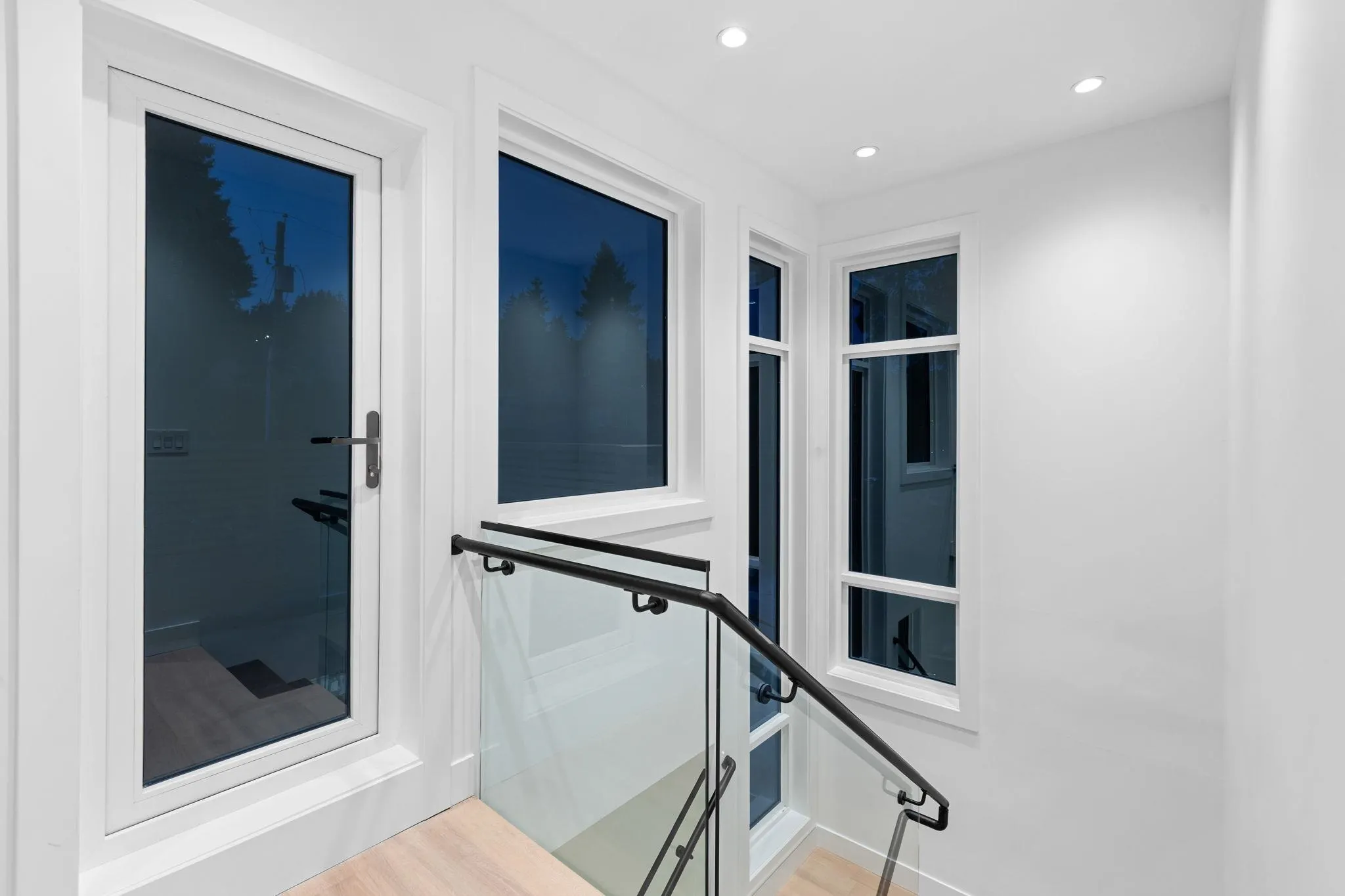 102 1204 Hammond Avenue