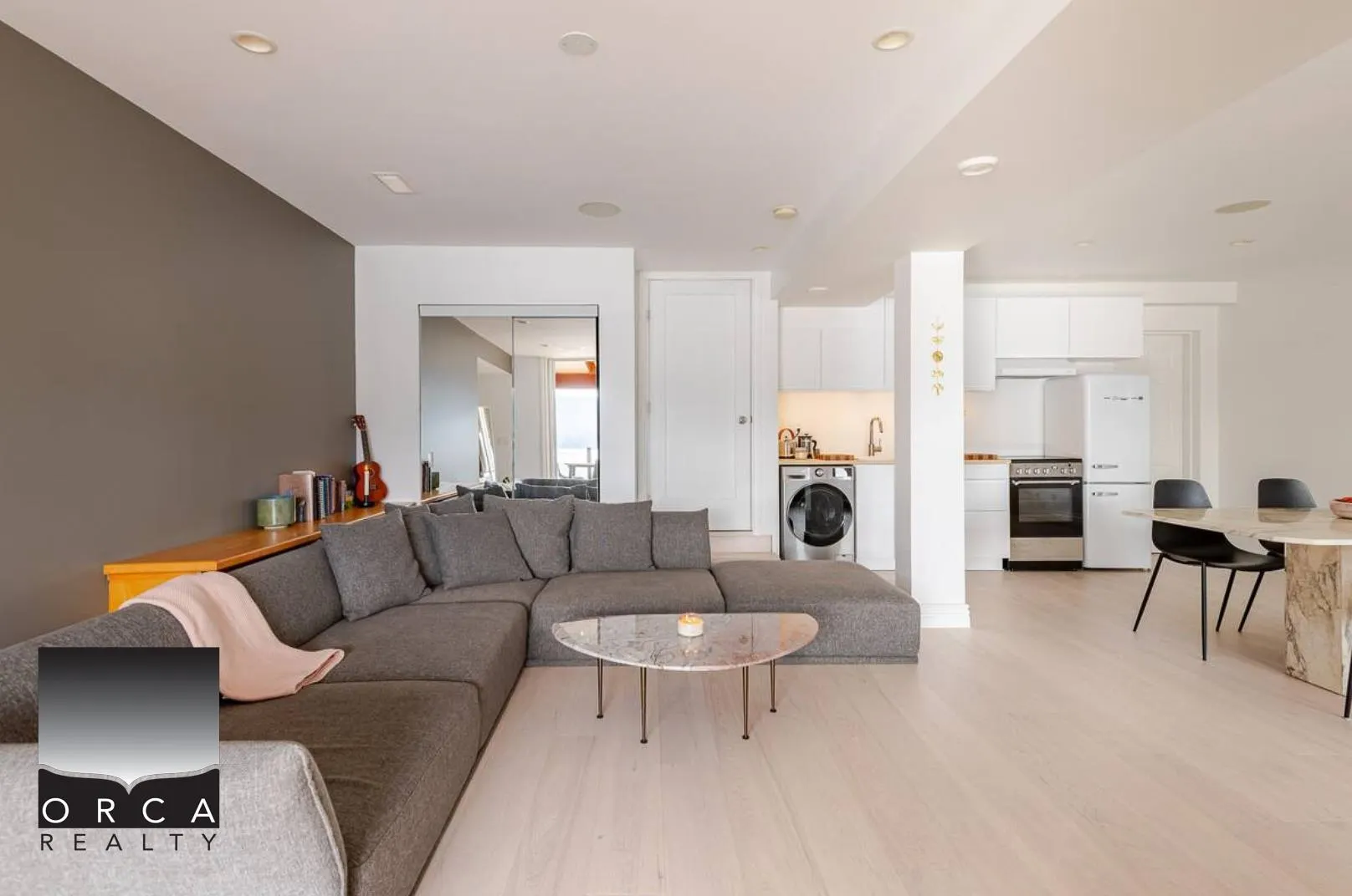 TOP LEVELS 4725 Strathcona