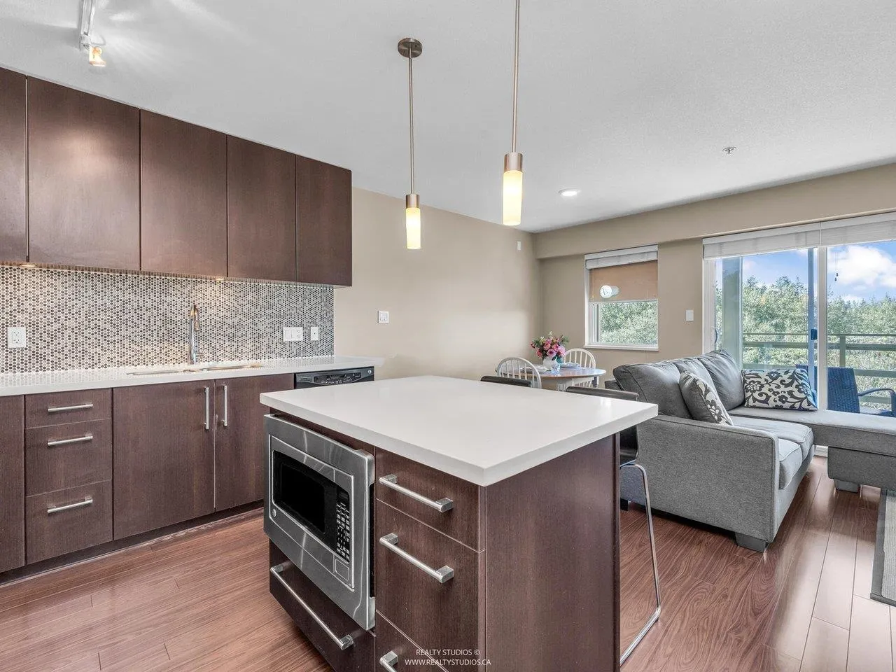 414 15735 Croydon Drive
