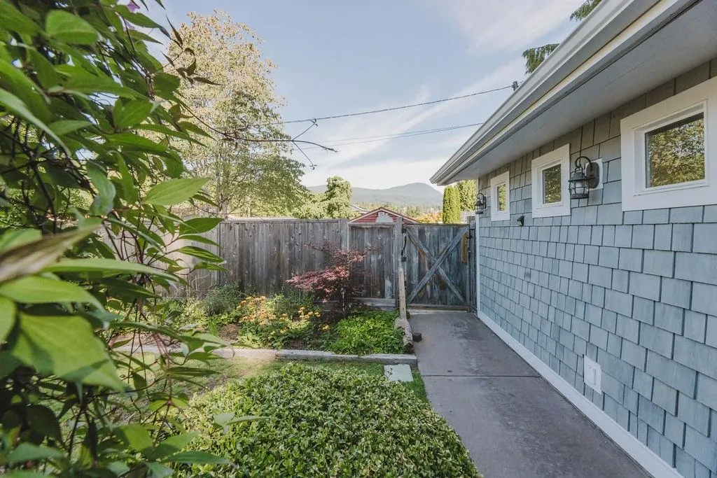 698 Franklin Road