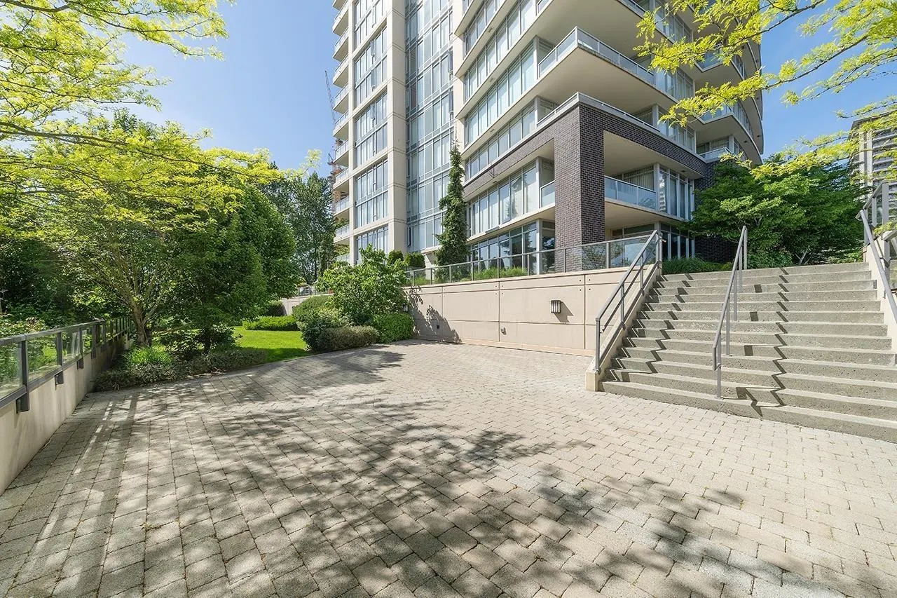 2009 2133 Douglas Road