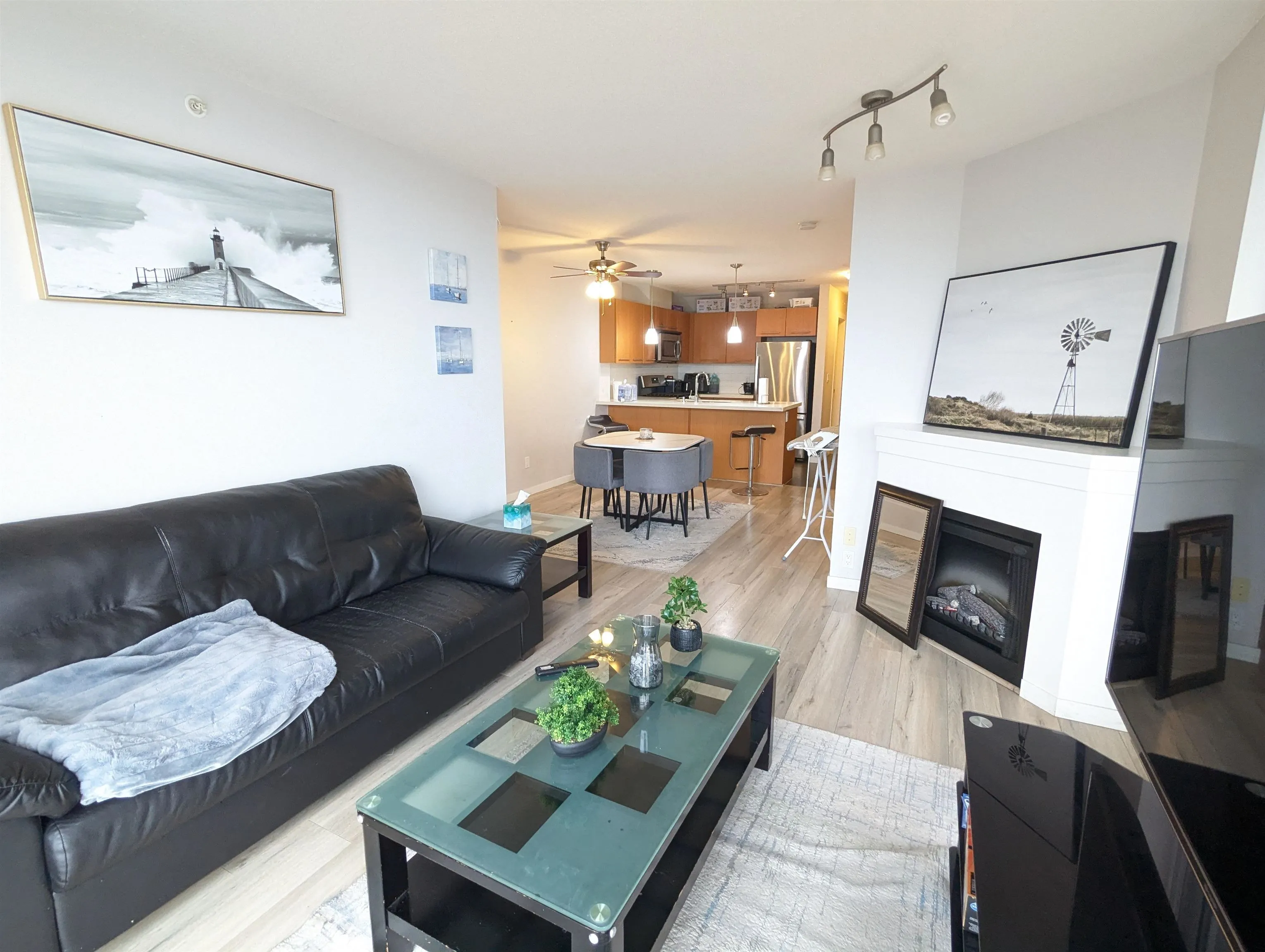 2009 2133 Douglas Road