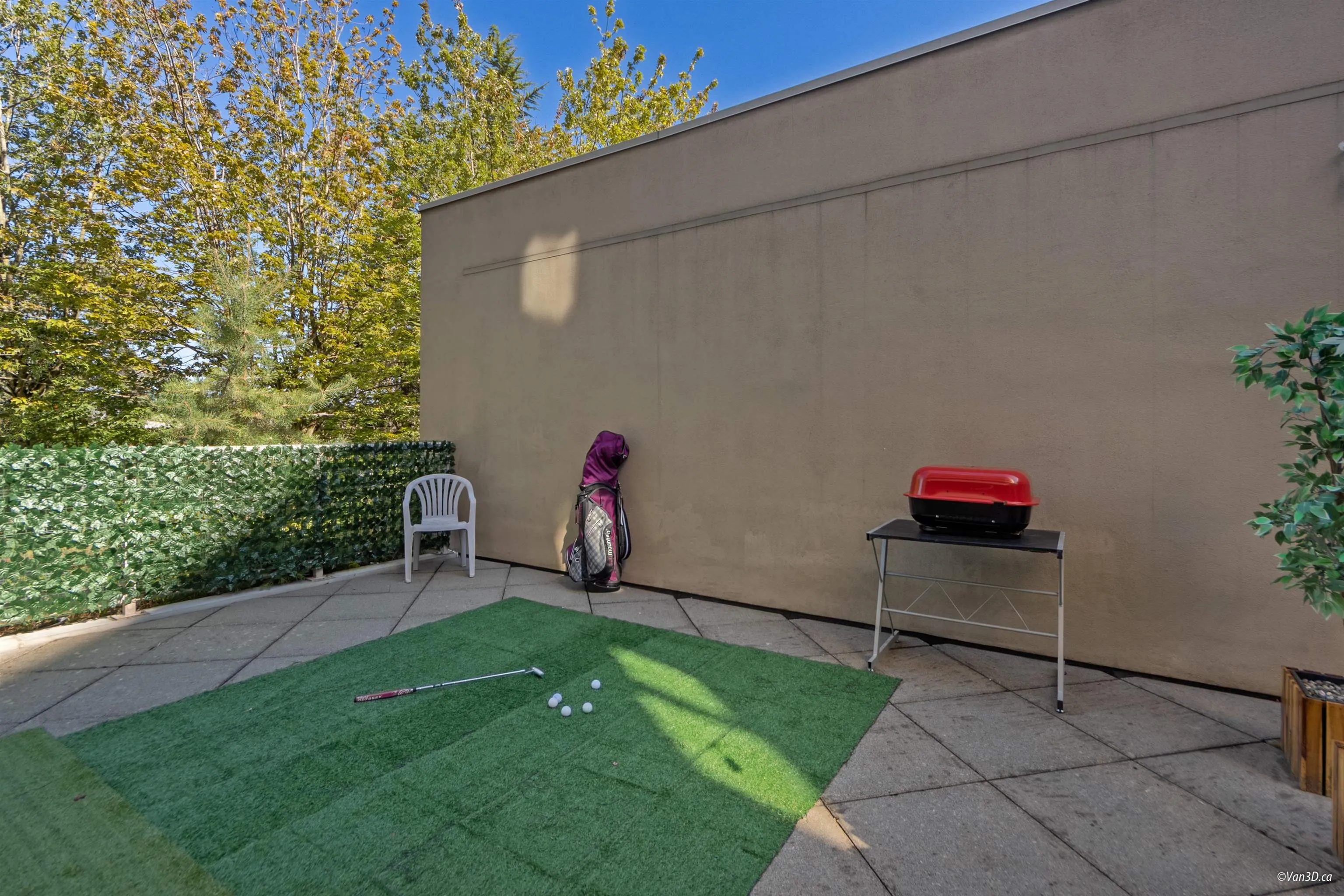205 8246 Lansdowne Road