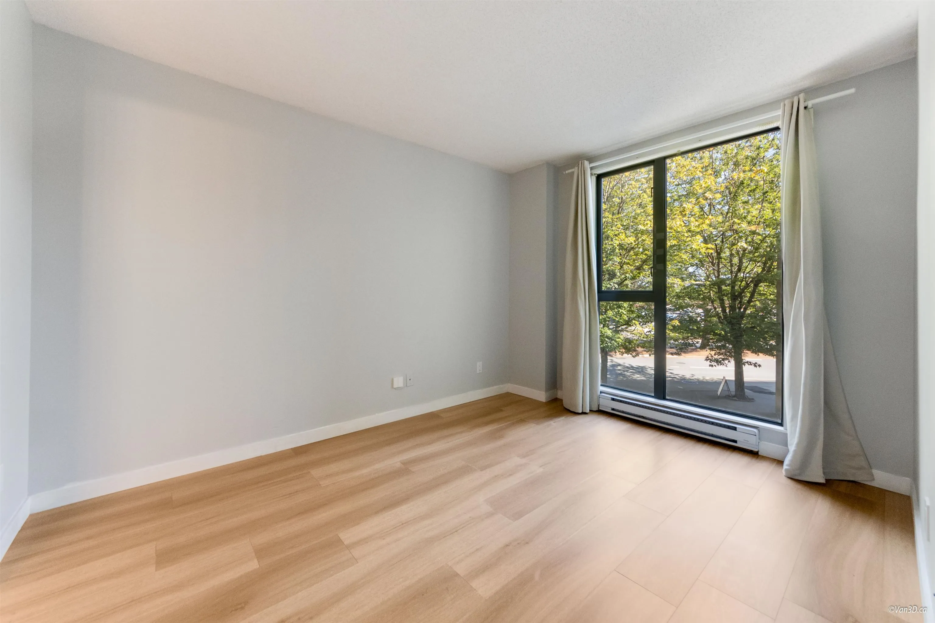 205 8246 Lansdowne Road