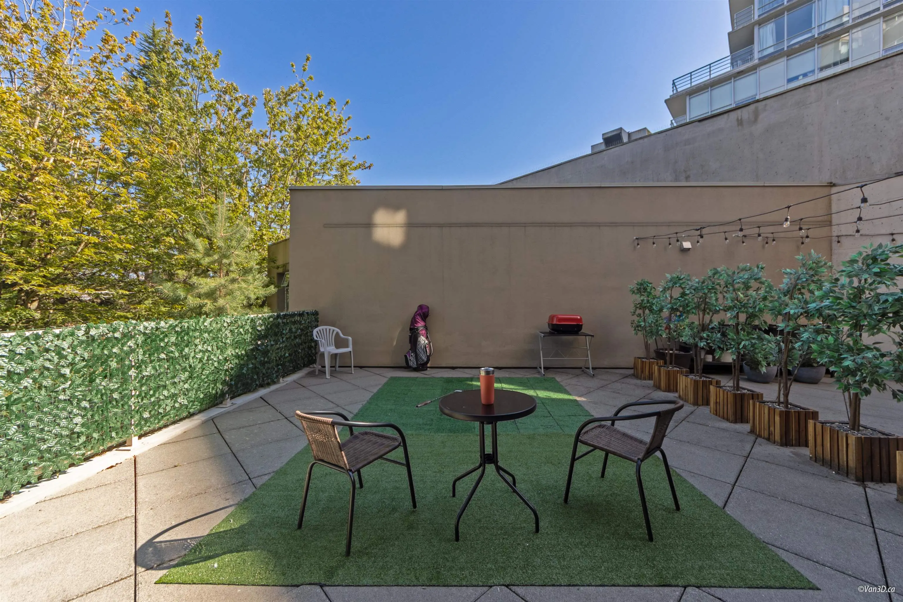 205 8246 Lansdowne Road