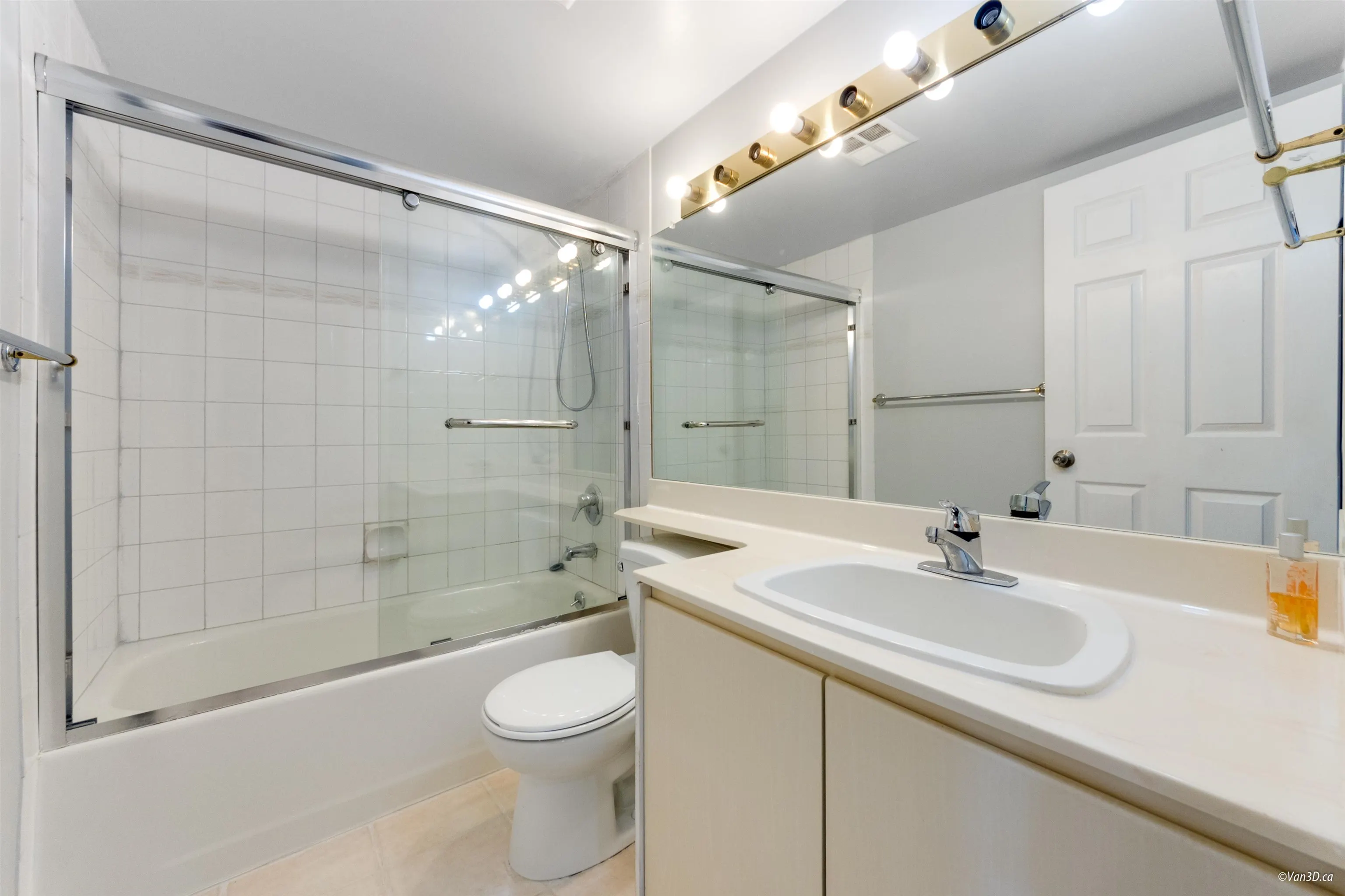 205 8246 Lansdowne Road