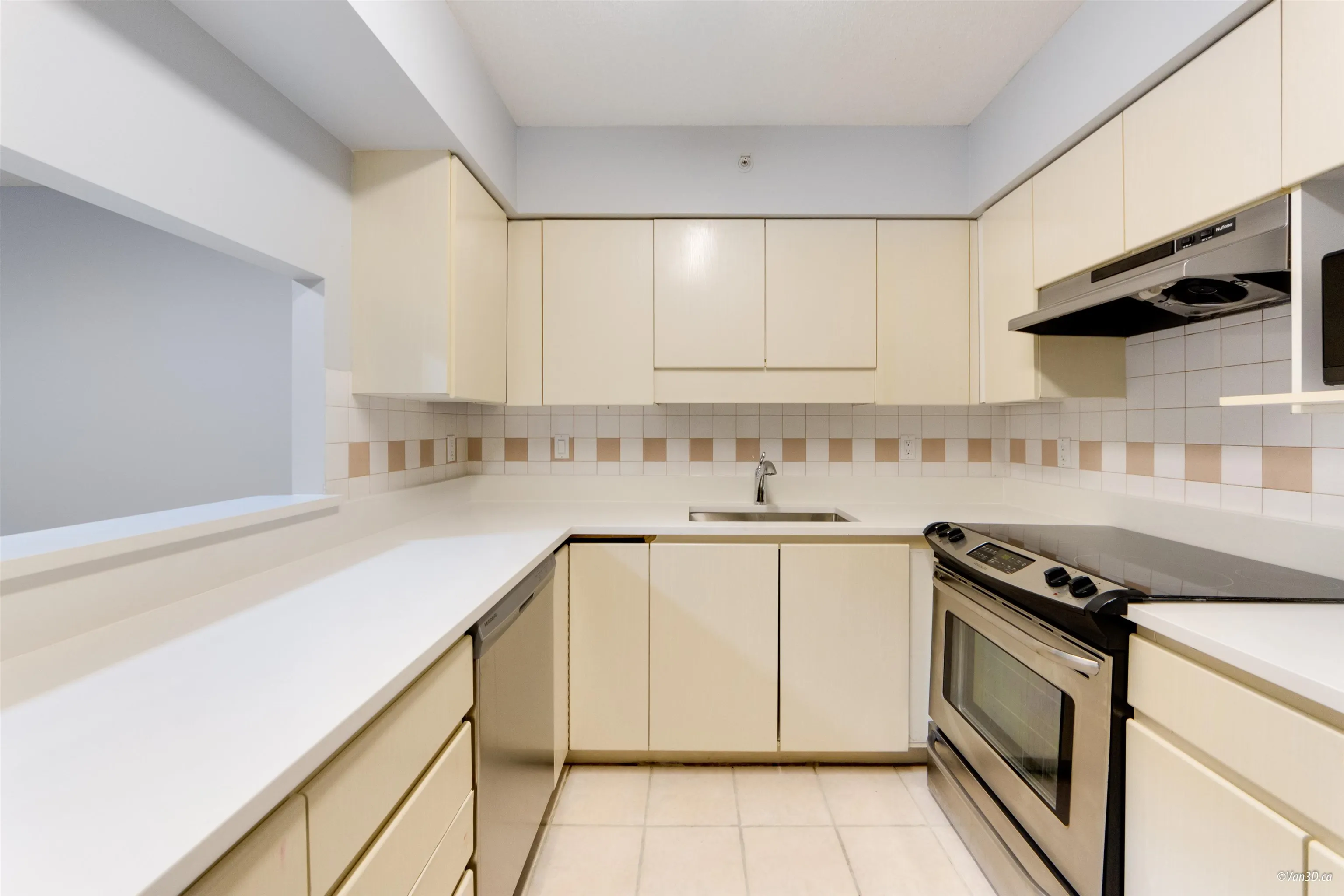 205 8246 Lansdowne Road