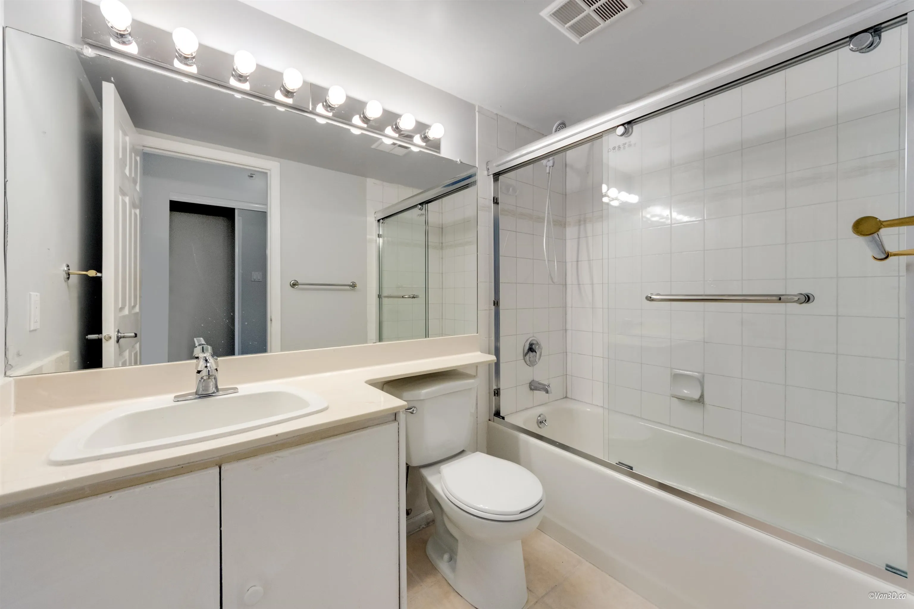 205 8246 Lansdowne Road