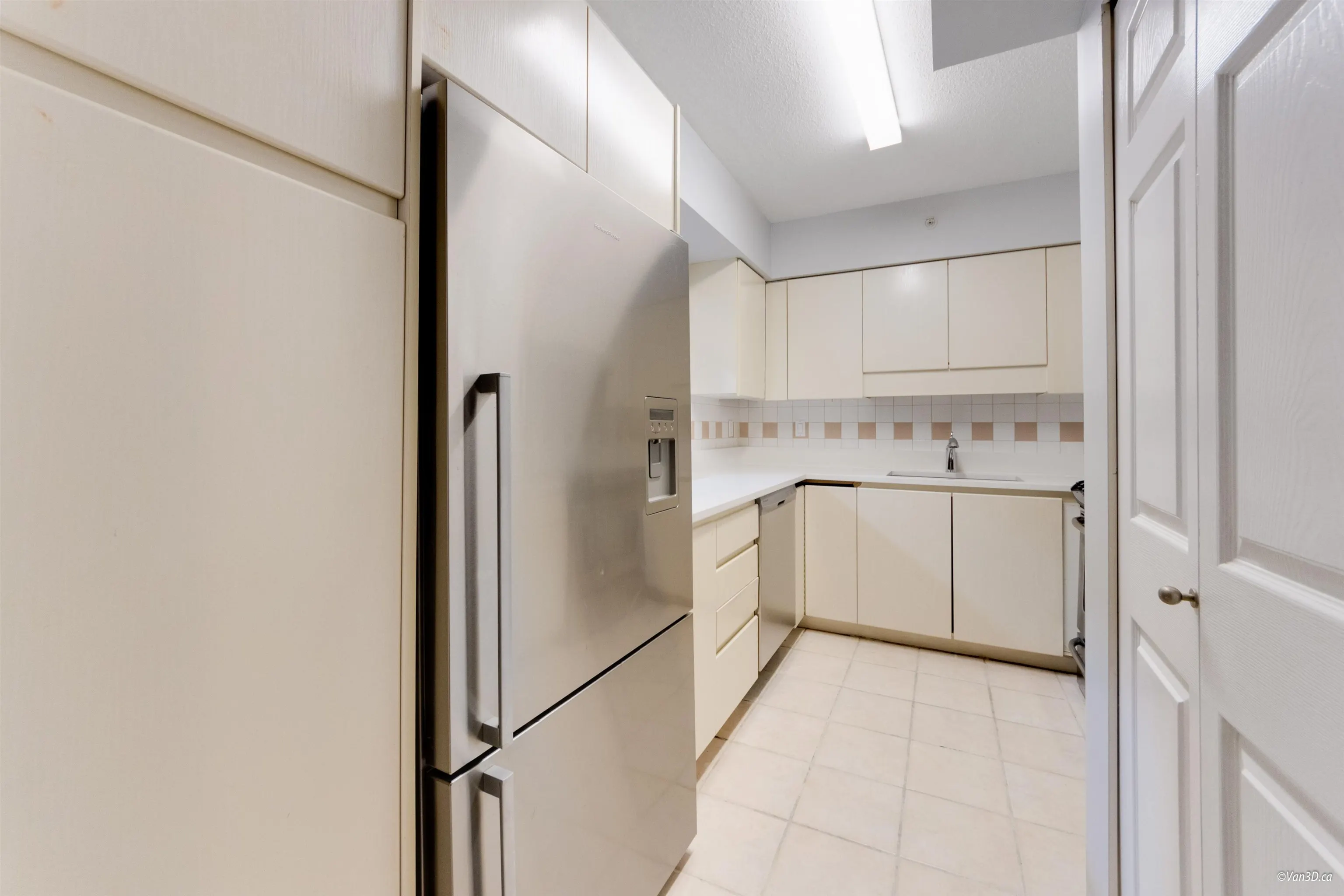 205 8246 Lansdowne Road