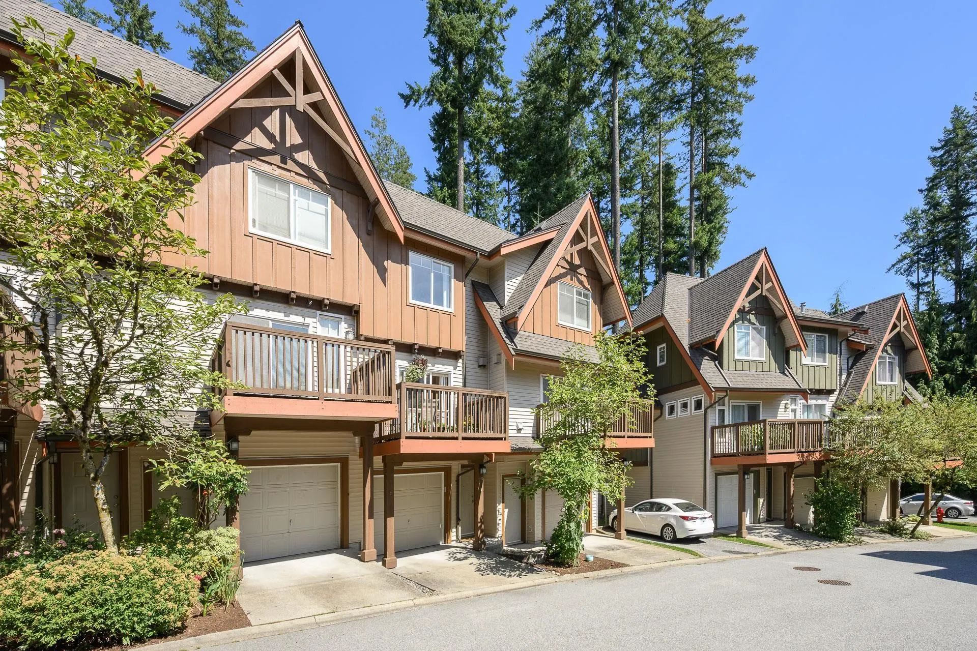 29 2000 Panorama Drive