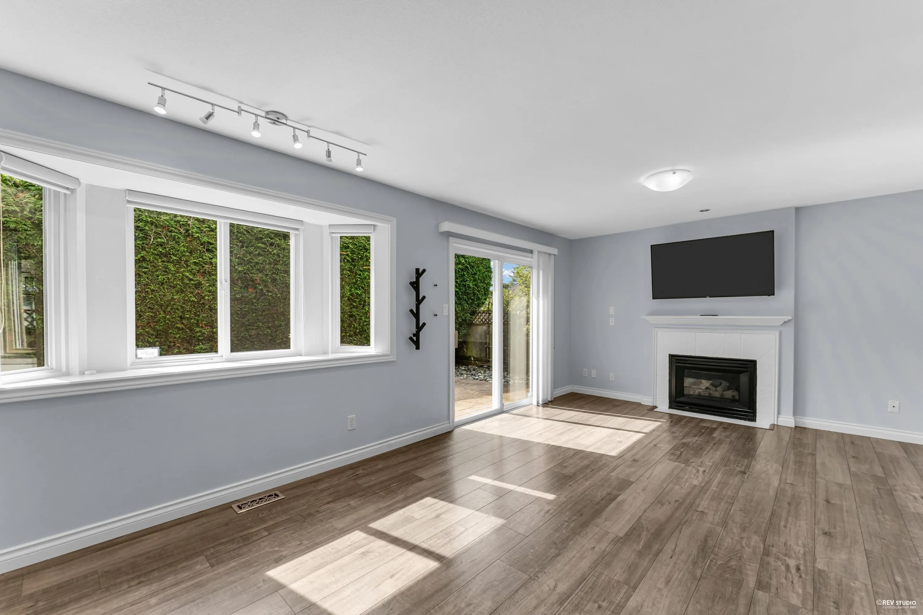 5159 Heron Bay Close
