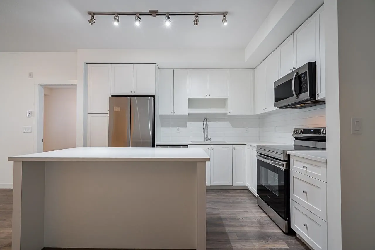 210 15825 85 Avenue
