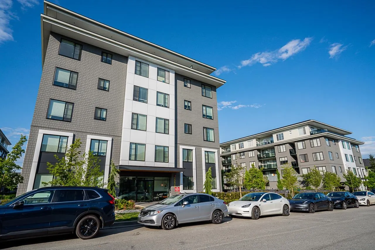 210 15825 85 Avenue
