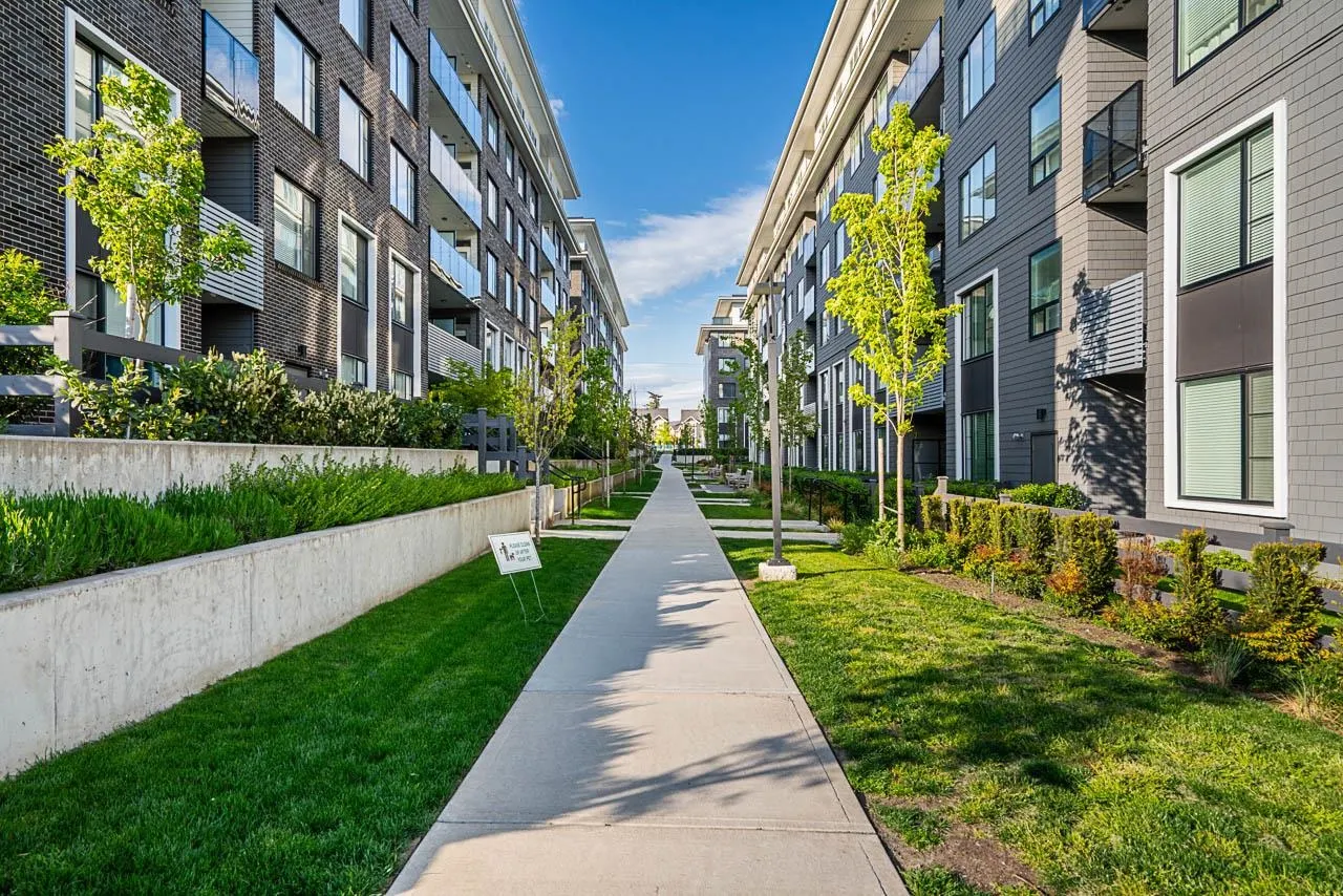 210 15825 85 Avenue