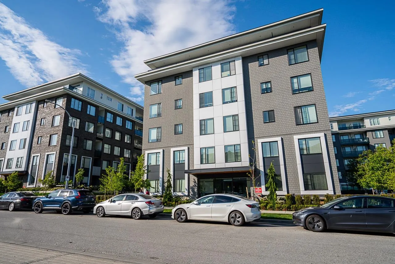 210 15825 85 Avenue
