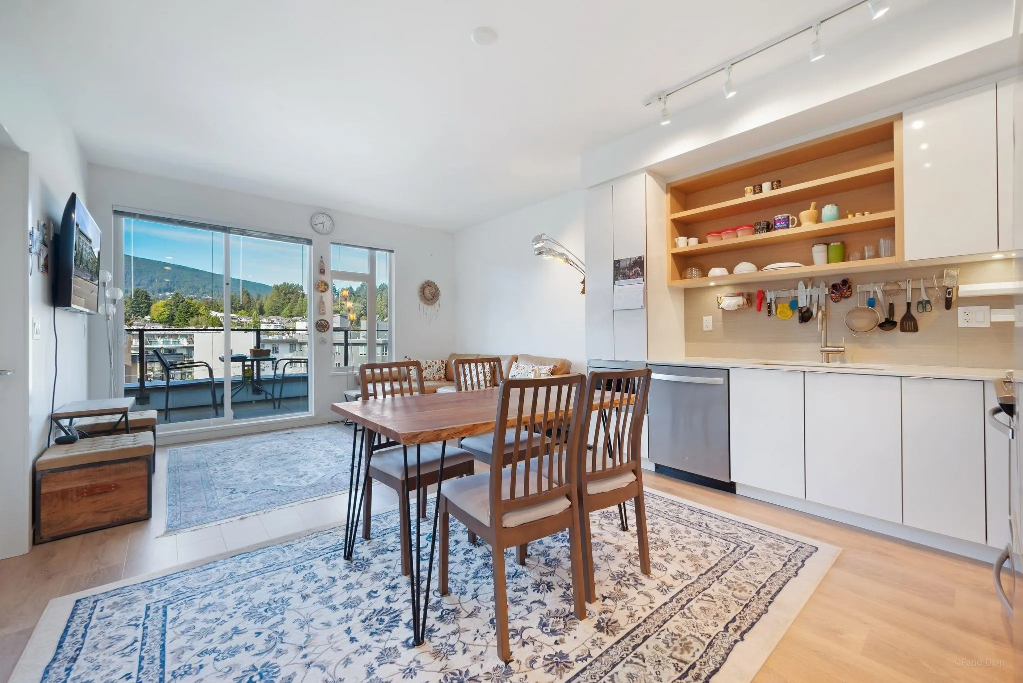 520 725 Marine Drive