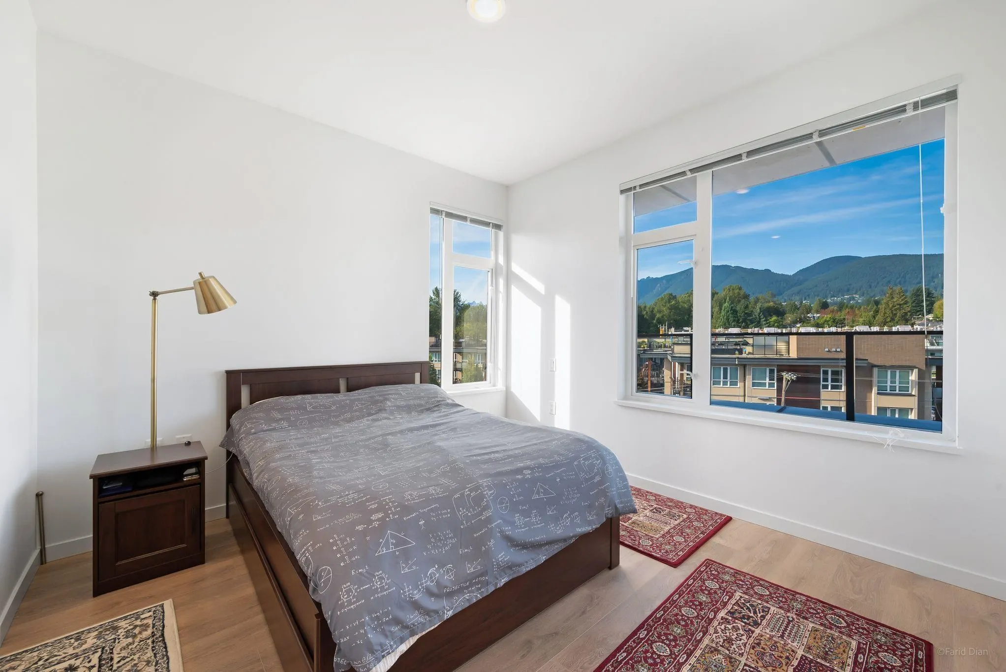 520 725 Marine Drive
