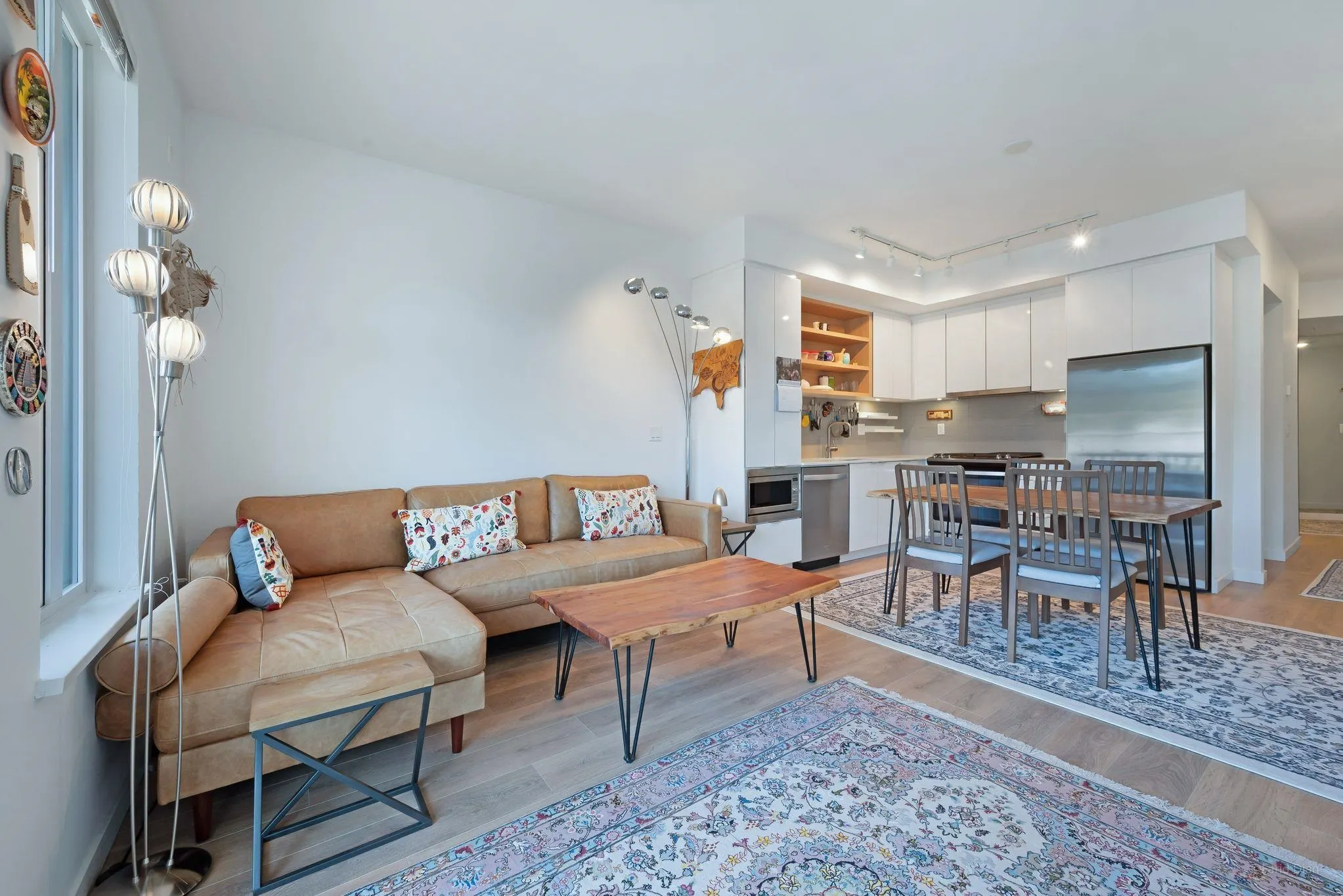 520 725 Marine Drive