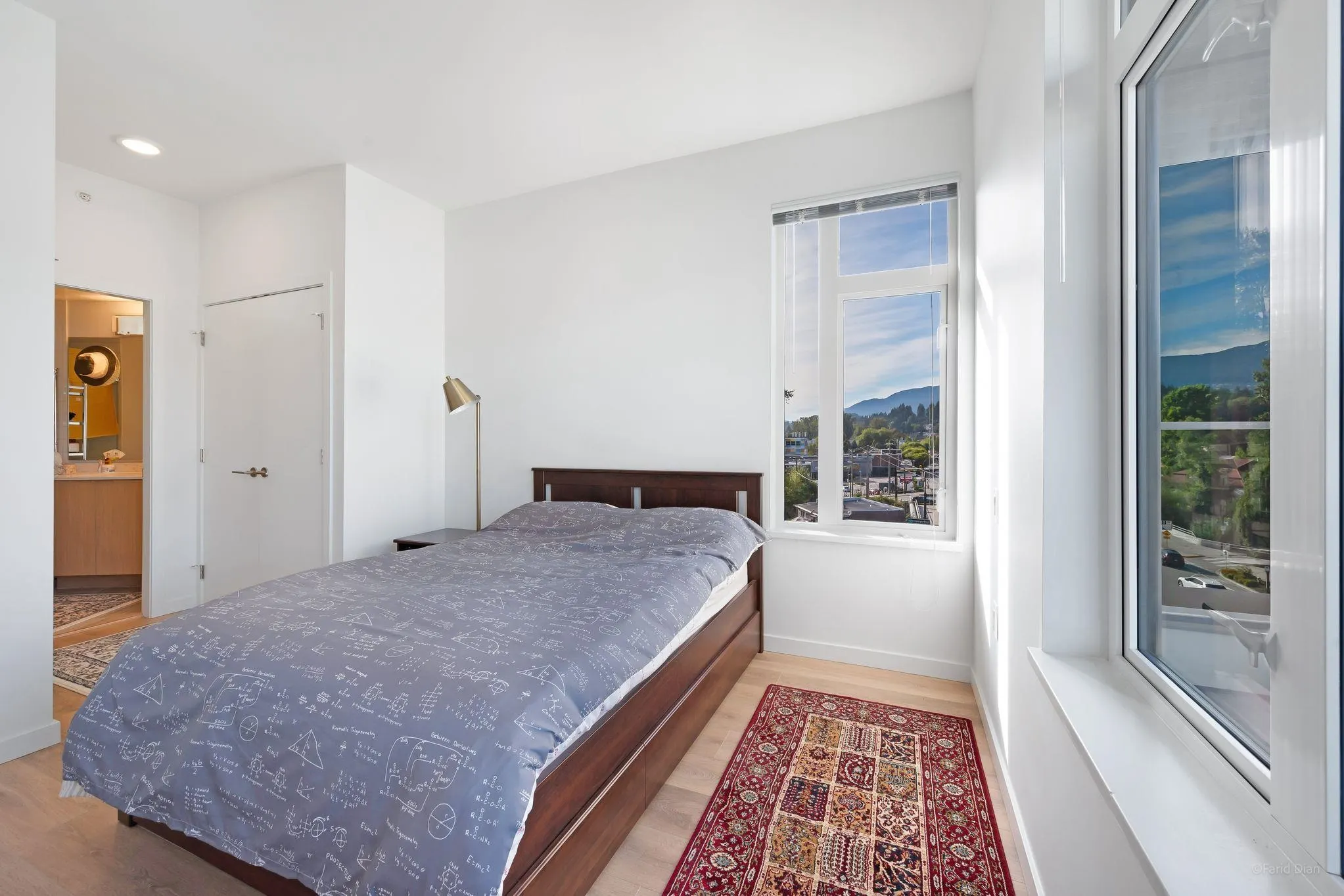 520 725 Marine Drive